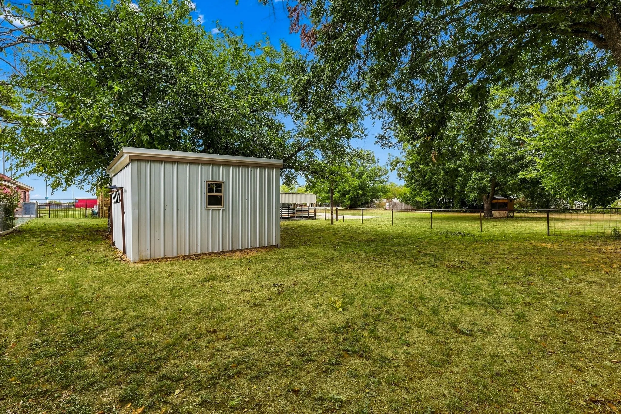 Single Family Residence For Sale in Wise County , 1512 Cobb Street, Bridgeport, Texas 76426, 3 Bedroom, 2 Bathroom, Garage spaces, 1,231 Sqft, built in 1960, mls#21401131, Real Estate Agent in Bridgeport, Homes For Sale in Wise county, Homes For Sale in Bridgeport, Realtor in Bridgeport Texas, Real Estate Brokerage Independent Realty Texas, Luminita Cordes Realtor
