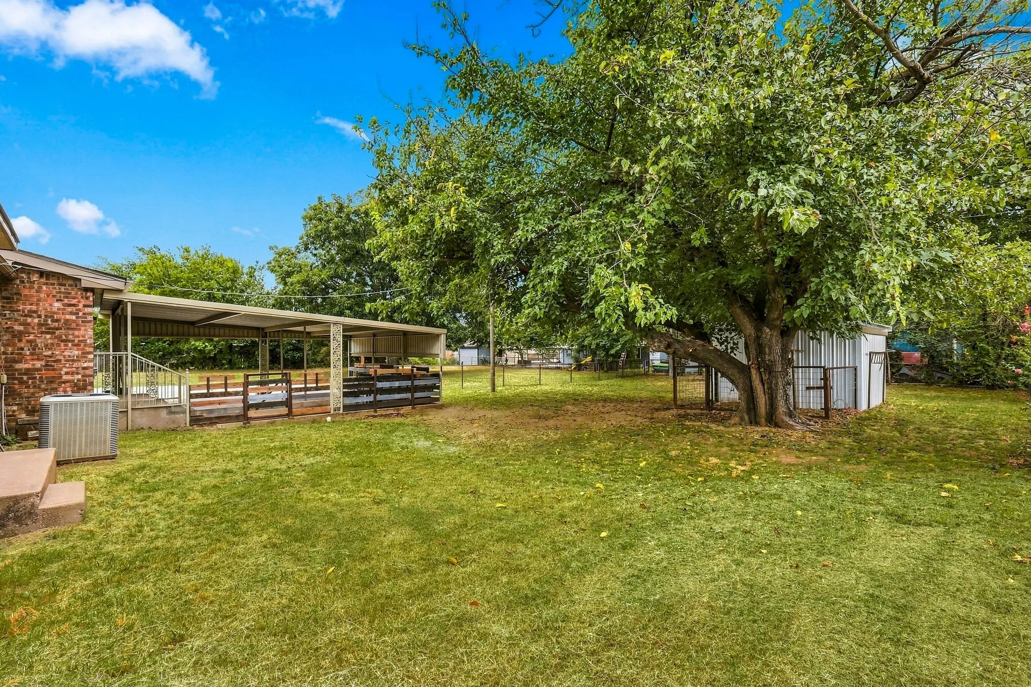 Single Family Residence For Sale in Wise County , 1512 Cobb Street, Bridgeport, Texas 76426, 3 Bedroom, 2 Bathroom, Garage spaces, 1,231 Sqft, built in 1960, mls#21401131, Real Estate Agent in Bridgeport, Homes For Sale in Wise county, Homes For Sale in Bridgeport, Realtor in Bridgeport Texas, Real Estate Brokerage Independent Realty Texas, Luminita Cordes Realtor