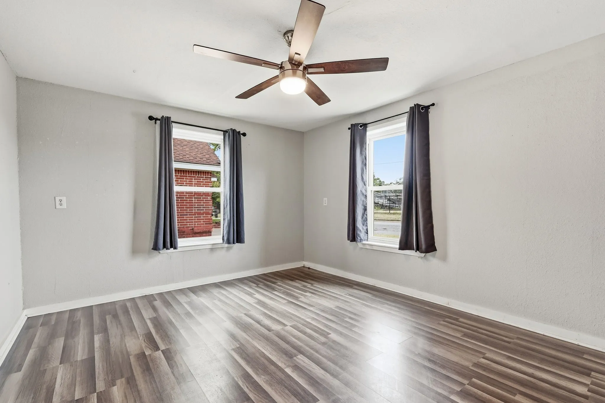 Single Family Residence For Sale in Wise County , 1512 Cobb Street, Bridgeport, Texas 76426, 3 Bedroom, 2 Bathroom, Garage spaces, 1,231 Sqft, built in 1960, mls#21401131, Real Estate Agent in Bridgeport, Homes For Sale in Wise county, Homes For Sale in Bridgeport, Realtor in Bridgeport Texas, Real Estate Brokerage Independent Realty Texas, Luminita Cordes Realtor