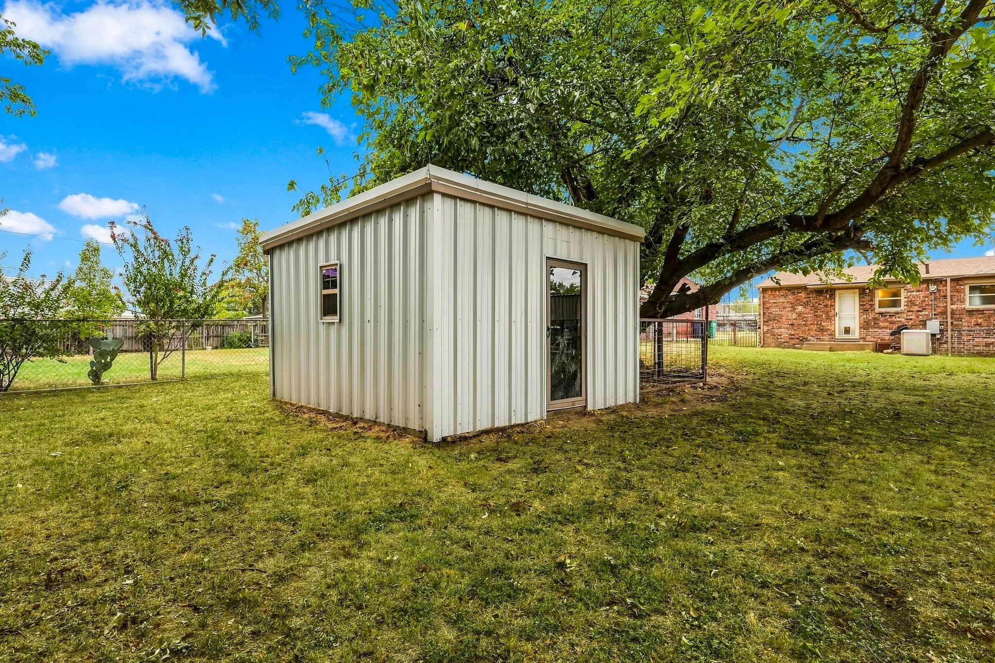Single Family Residence For Sale in Wise County , 1512 Cobb Street, Bridgeport, Texas 76426, 3 Bedroom, 2 Bathroom, Garage spaces, 1,231 Sqft, built in 1960, mls#21401131, Real Estate Agent in Bridgeport, Homes For Sale in Wise county, Homes For Sale in Bridgeport, Realtor in Bridgeport Texas, Real Estate Brokerage Independent Realty Texas, Luminita Cordes Realtor