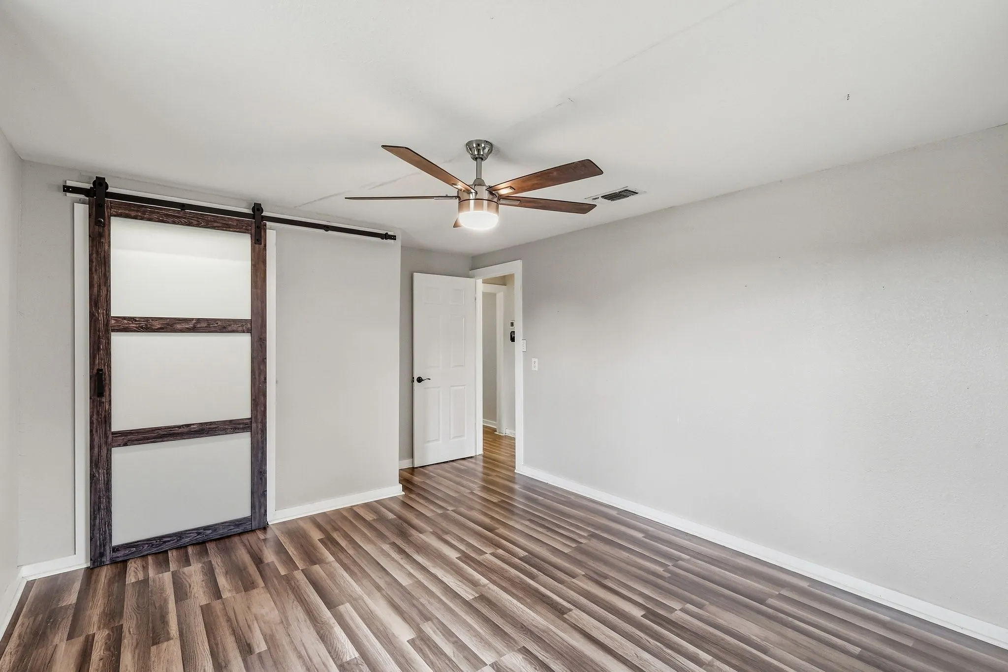 Single Family Residence For Sale in Wise County , 1512 Cobb Street, Bridgeport, Texas 76426, 3 Bedroom, 2 Bathroom, Garage spaces, 1,231 Sqft, built in 1960, mls#21401131, Real Estate Agent in Bridgeport, Homes For Sale in Wise county, Homes For Sale in Bridgeport, Realtor in Bridgeport Texas, Real Estate Brokerage Independent Realty Texas, Luminita Cordes Realtor