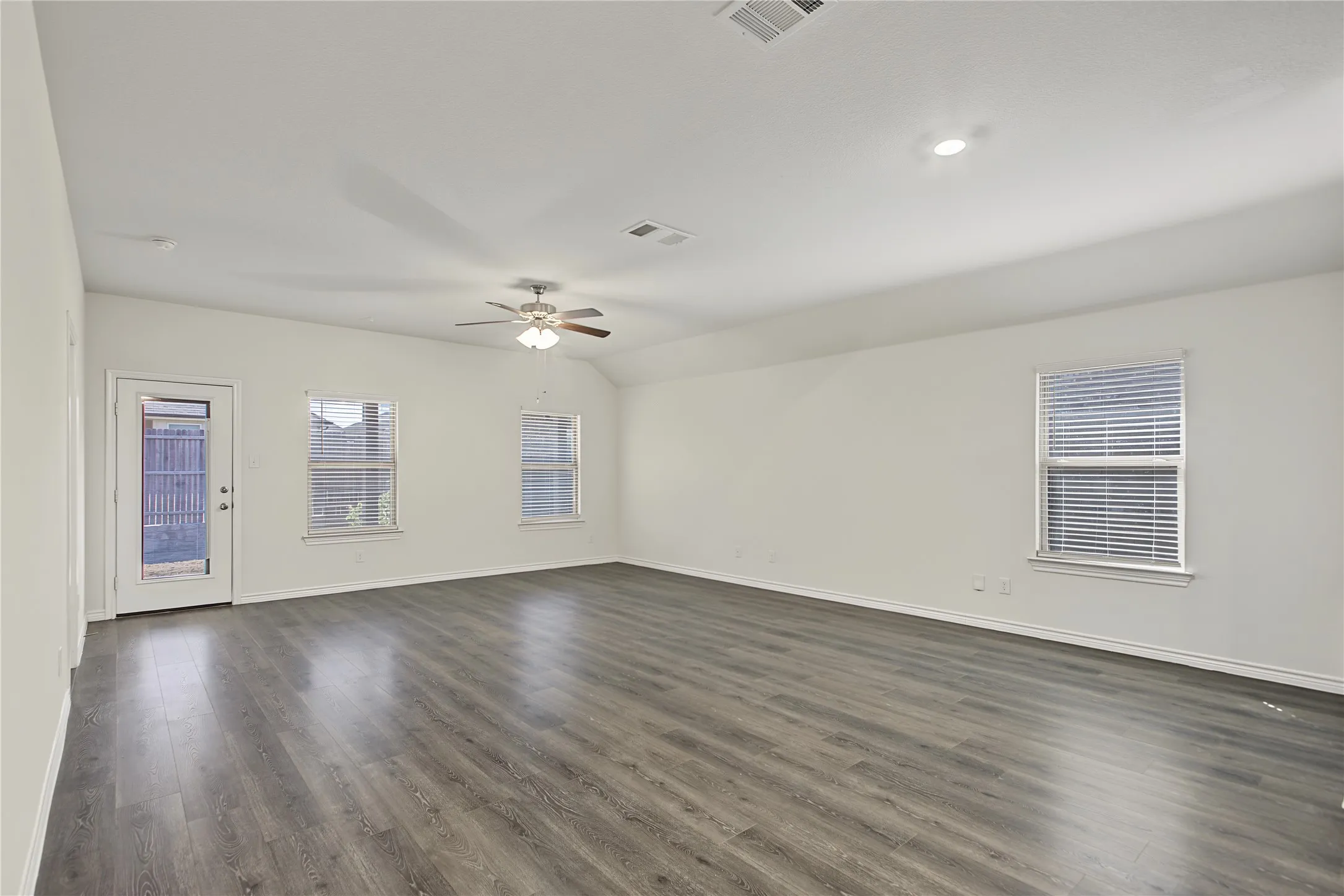 Single Family Residence For Rent in Collin County , 505 Range Drive, Princeton, Texas 75407, 4 Bedroom, 2 Bathroom, 2 Garage spaces, 2,014 Sqft, built in 2020, mls#21401943, Real Estate Agent in Princeton, Homes For Rent in Collin county, Homes For Rent in Princeton, Realtor in Princeton Texas, Real Estate Brokerage Independent Realty Texas, Luminita Cordes Realtor