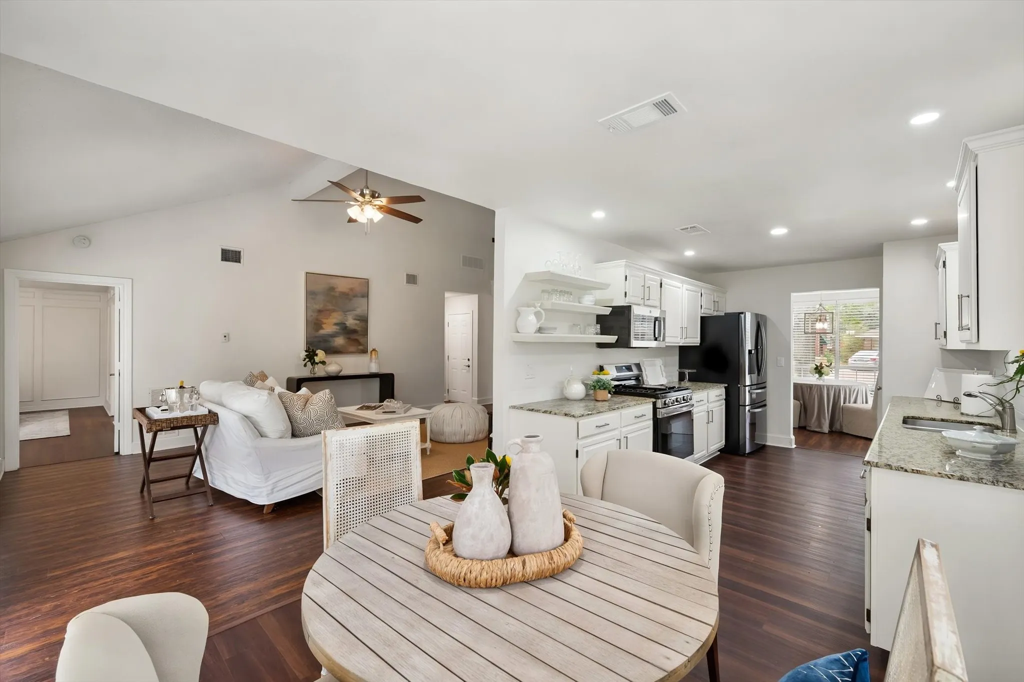 Entertaining in this open plan is easy.