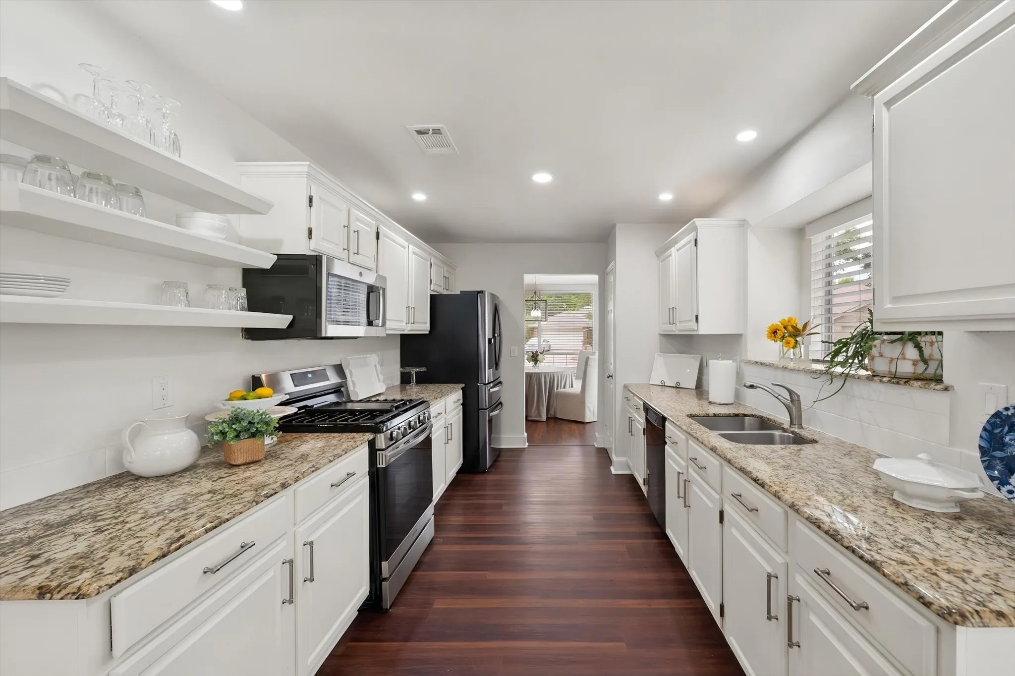 Gorgeous granite countertop and a gas stove
