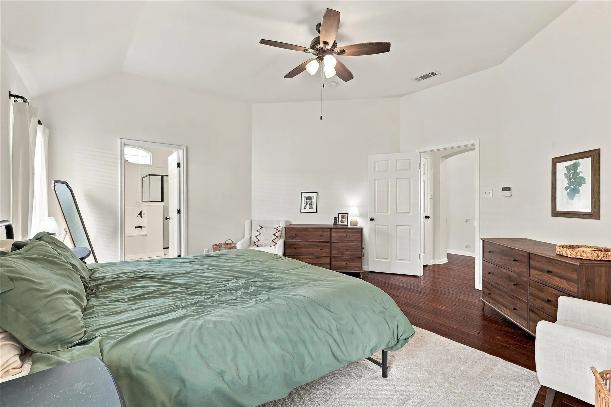 Single Family Residence For Sale in Denton County , 1216 Tanner Drive, Lewisville, Texas 75077, 3 Bedroom, 2 Bathroom, 2 Garage spaces, 1,690 Sqft, built in 1998, mls#21398038, Real Estate Agent in Lewisville, Homes For Sale in Denton county, Homes For Sale in Lewisville, Realtor in Lewisville Texas, Real Estate Brokerage Independent Realty Texas, Luminita Cordes Realtor