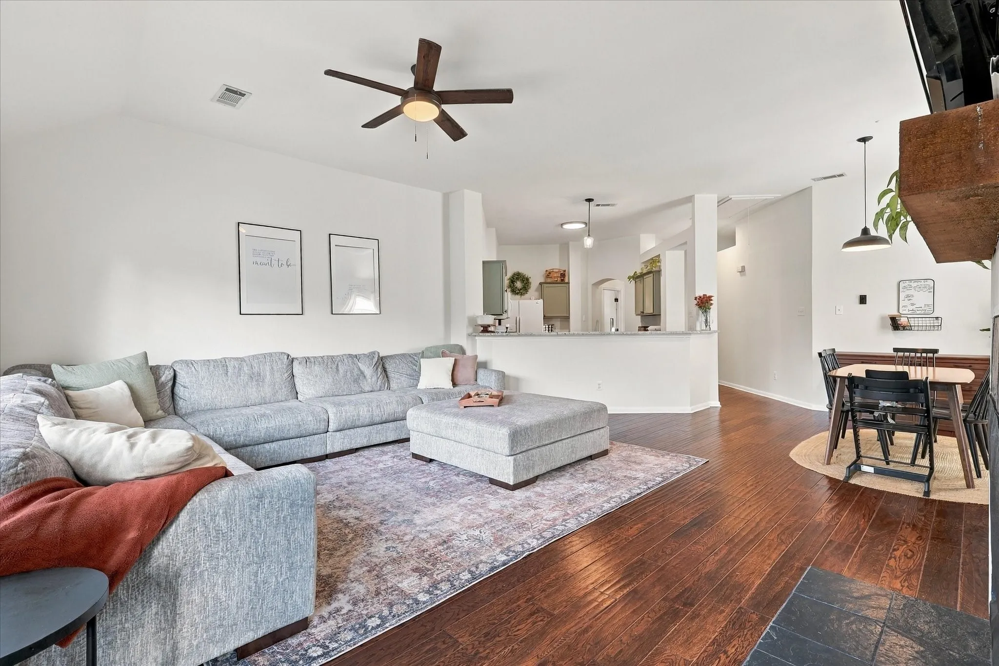 Single Family Residence For Sale in Denton County , 1216 Tanner Drive, Lewisville, Texas 75077, 3 Bedroom, 2 Bathroom, 2 Garage spaces, 1,690 Sqft, built in 1998, mls#21398038, Real Estate Agent in Lewisville, Homes For Sale in Denton county, Homes For Sale in Lewisville, Realtor in Lewisville Texas, Real Estate Brokerage Independent Realty Texas, Luminita Cordes Realtor