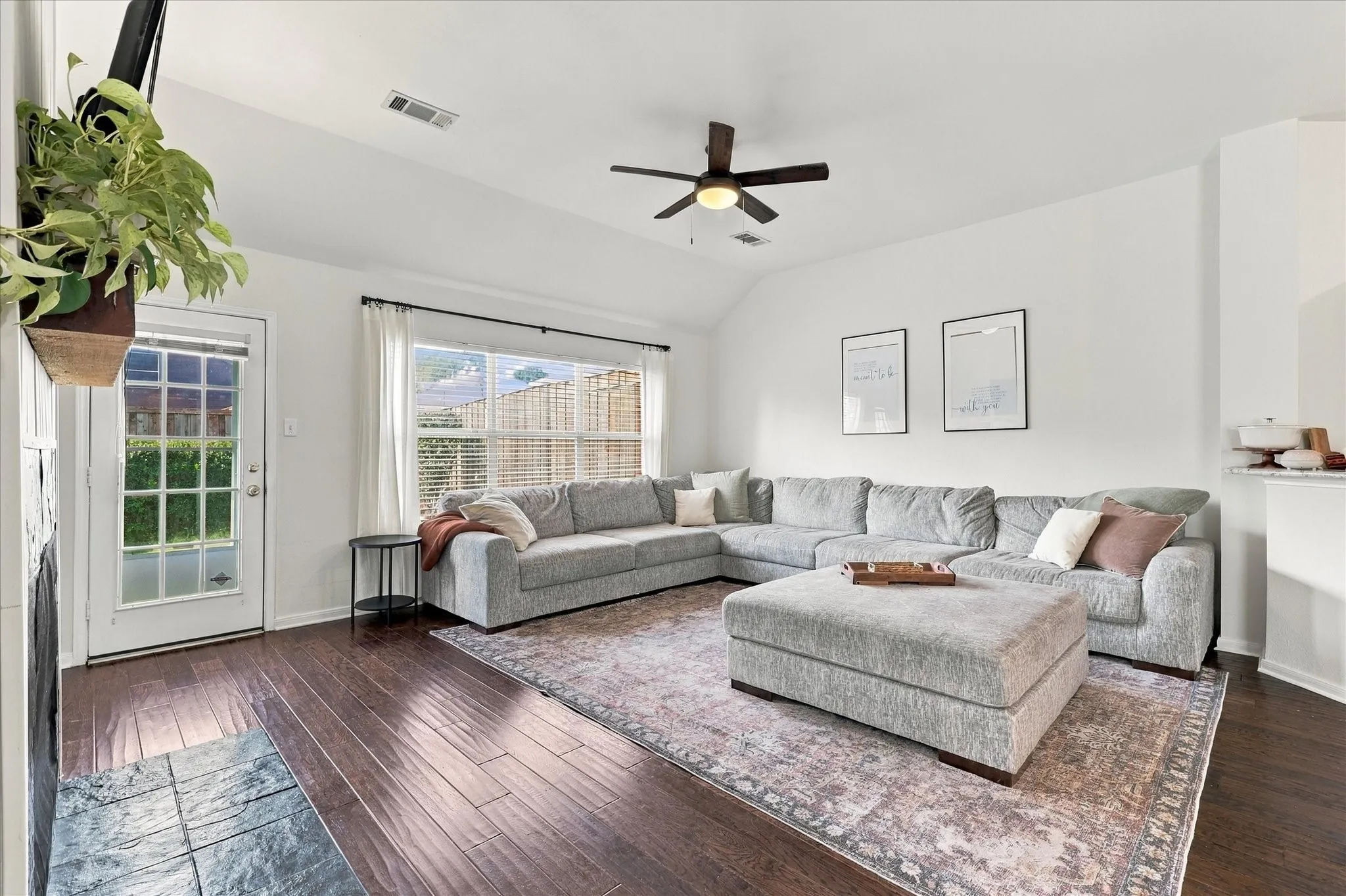 Single Family Residence For Sale in Denton County , 1216 Tanner Drive, Lewisville, Texas 75077, 3 Bedroom, 2 Bathroom, 2 Garage spaces, 1,690 Sqft, built in 1998, mls#21398038, Real Estate Agent in Lewisville, Homes For Sale in Denton county, Homes For Sale in Lewisville, Realtor in Lewisville Texas, Real Estate Brokerage Independent Realty Texas, Luminita Cordes Realtor