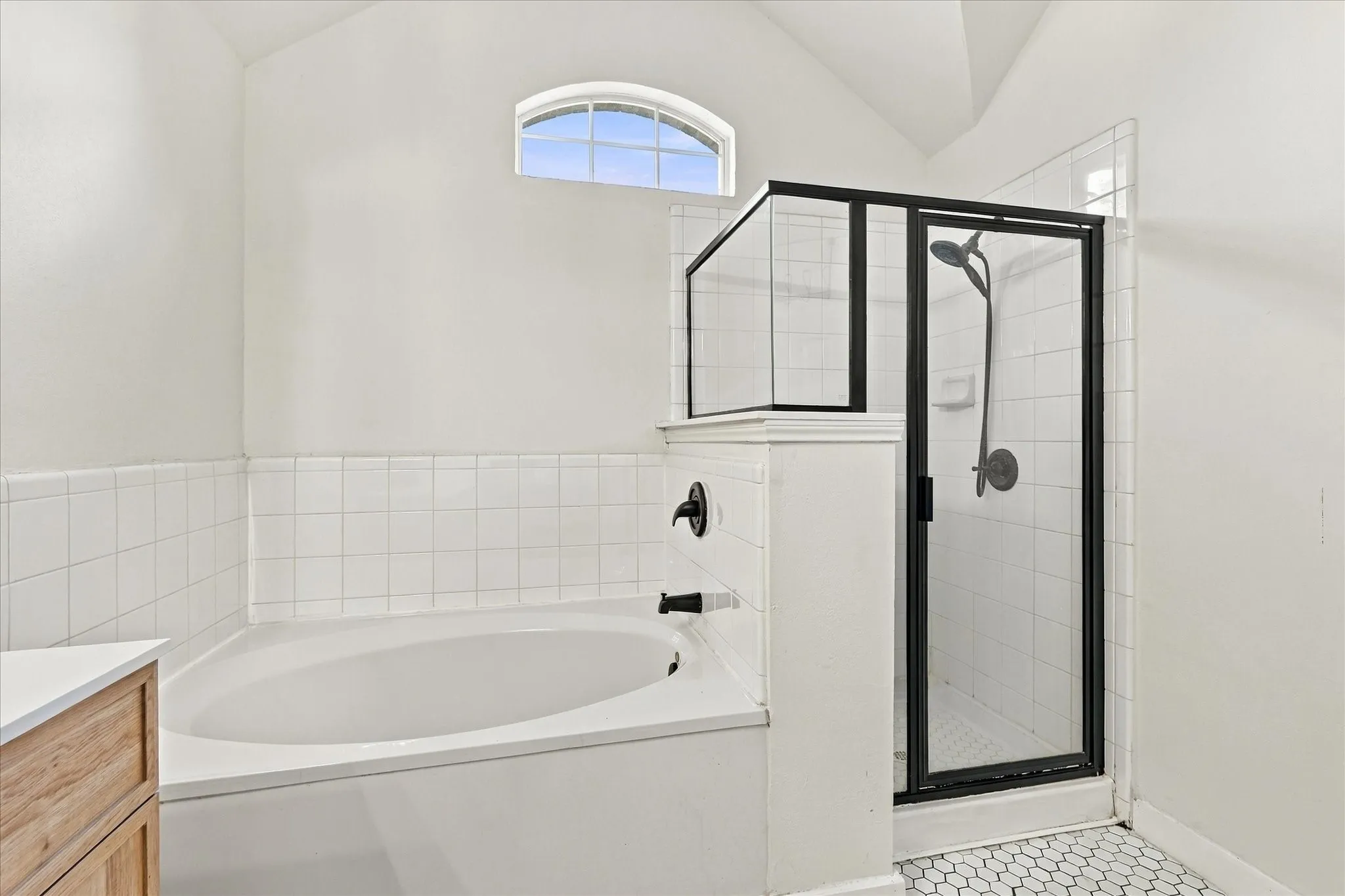 Single Family Residence For Sale in Denton County , 1216 Tanner Drive, Lewisville, Texas 75077, 3 Bedroom, 2 Bathroom, 2 Garage spaces, 1,690 Sqft, built in 1998, mls#21398038, Real Estate Agent in Lewisville, Homes For Sale in Denton county, Homes For Sale in Lewisville, Realtor in Lewisville Texas, Real Estate Brokerage Independent Realty Texas, Luminita Cordes Realtor