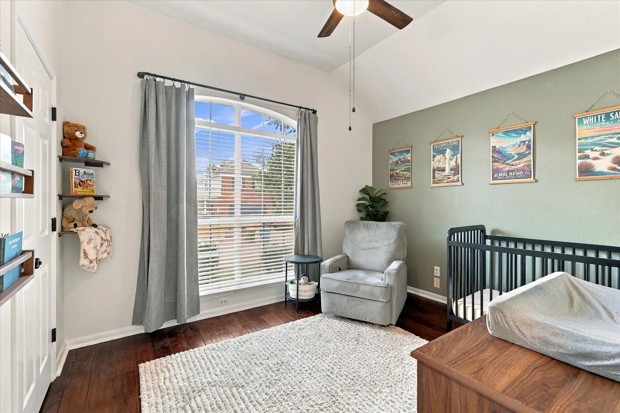Single Family Residence For Sale in Denton County , 1216 Tanner Drive, Lewisville, Texas 75077, 3 Bedroom, 2 Bathroom, 2 Garage spaces, 1,690 Sqft, built in 1998, mls#21398038, Real Estate Agent in Lewisville, Homes For Sale in Denton county, Homes For Sale in Lewisville, Realtor in Lewisville Texas, Real Estate Brokerage Independent Realty Texas, Luminita Cordes Realtor