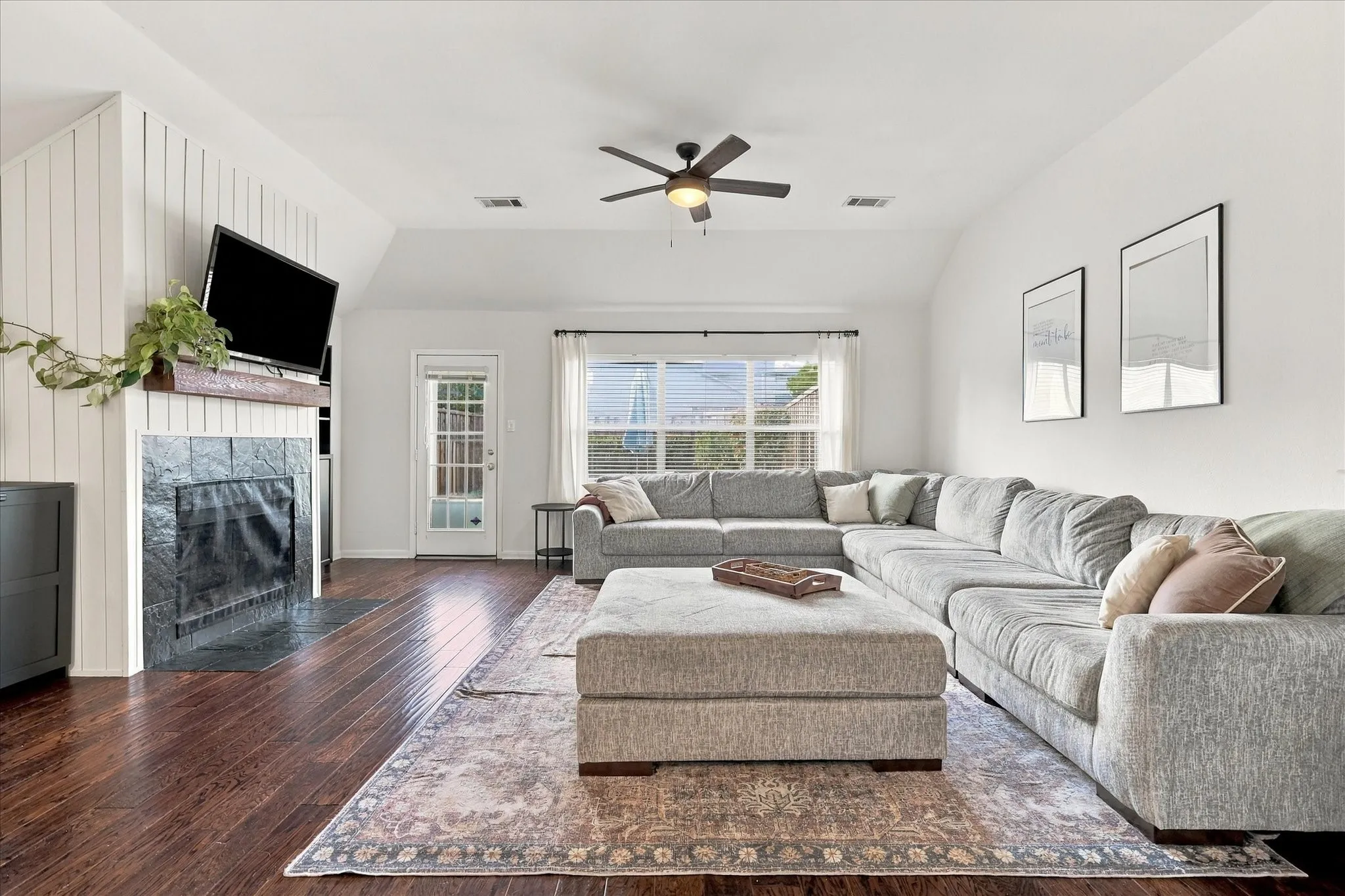 Single Family Residence For Sale in Denton County , 1216 Tanner Drive, Lewisville, Texas 75077, 3 Bedroom, 2 Bathroom, 2 Garage spaces, 1,690 Sqft, built in 1998, mls#21398038, Real Estate Agent in Lewisville, Homes For Sale in Denton county, Homes For Sale in Lewisville, Realtor in Lewisville Texas, Real Estate Brokerage Independent Realty Texas, Luminita Cordes Realtor
