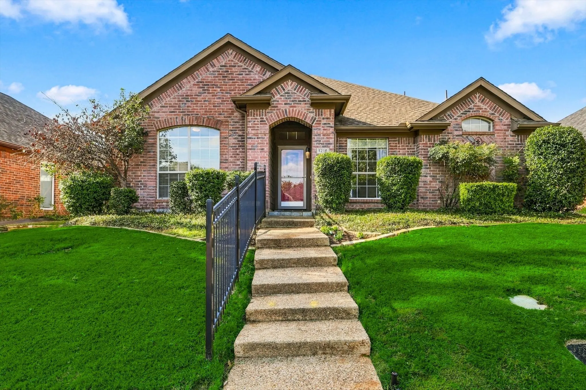 Single Family Residence For Sale in Denton County , 1216 Tanner Drive, Lewisville, Texas 75077, 3 Bedroom, 2 Bathroom, 2 Garage spaces, 1,690 Sqft, built in 1998, mls#21398038, Real Estate Agent in Lewisville, Homes For Sale in Denton county, Homes For Sale in Lewisville, Realtor in Lewisville Texas, Real Estate Brokerage Independent Realty Texas, Luminita Cordes Realtor