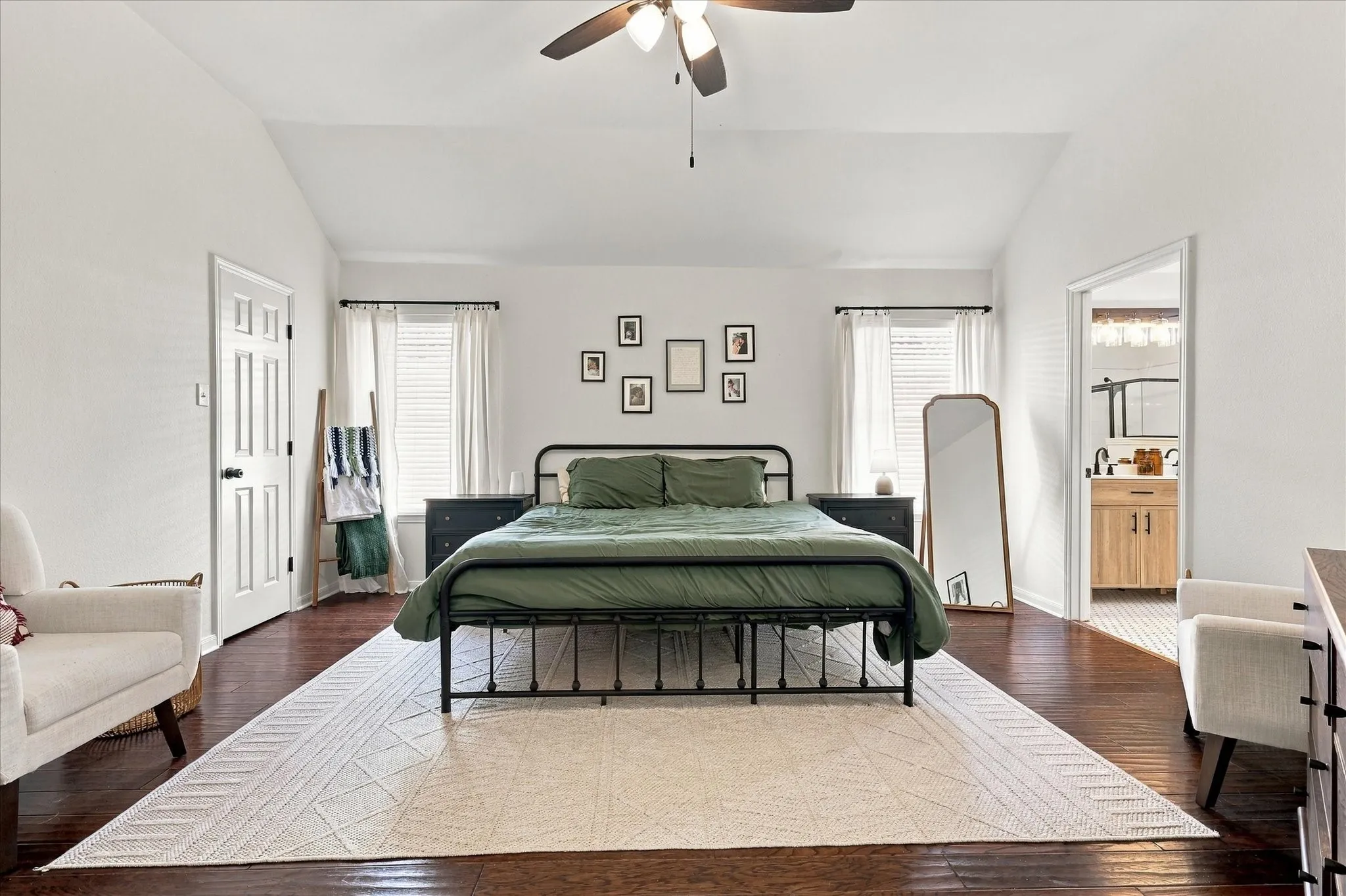 Single Family Residence For Sale in Denton County , 1216 Tanner Drive, Lewisville, Texas 75077, 3 Bedroom, 2 Bathroom, 2 Garage spaces, 1,690 Sqft, built in 1998, mls#21398038, Real Estate Agent in Lewisville, Homes For Sale in Denton county, Homes For Sale in Lewisville, Realtor in Lewisville Texas, Real Estate Brokerage Independent Realty Texas, Luminita Cordes Realtor