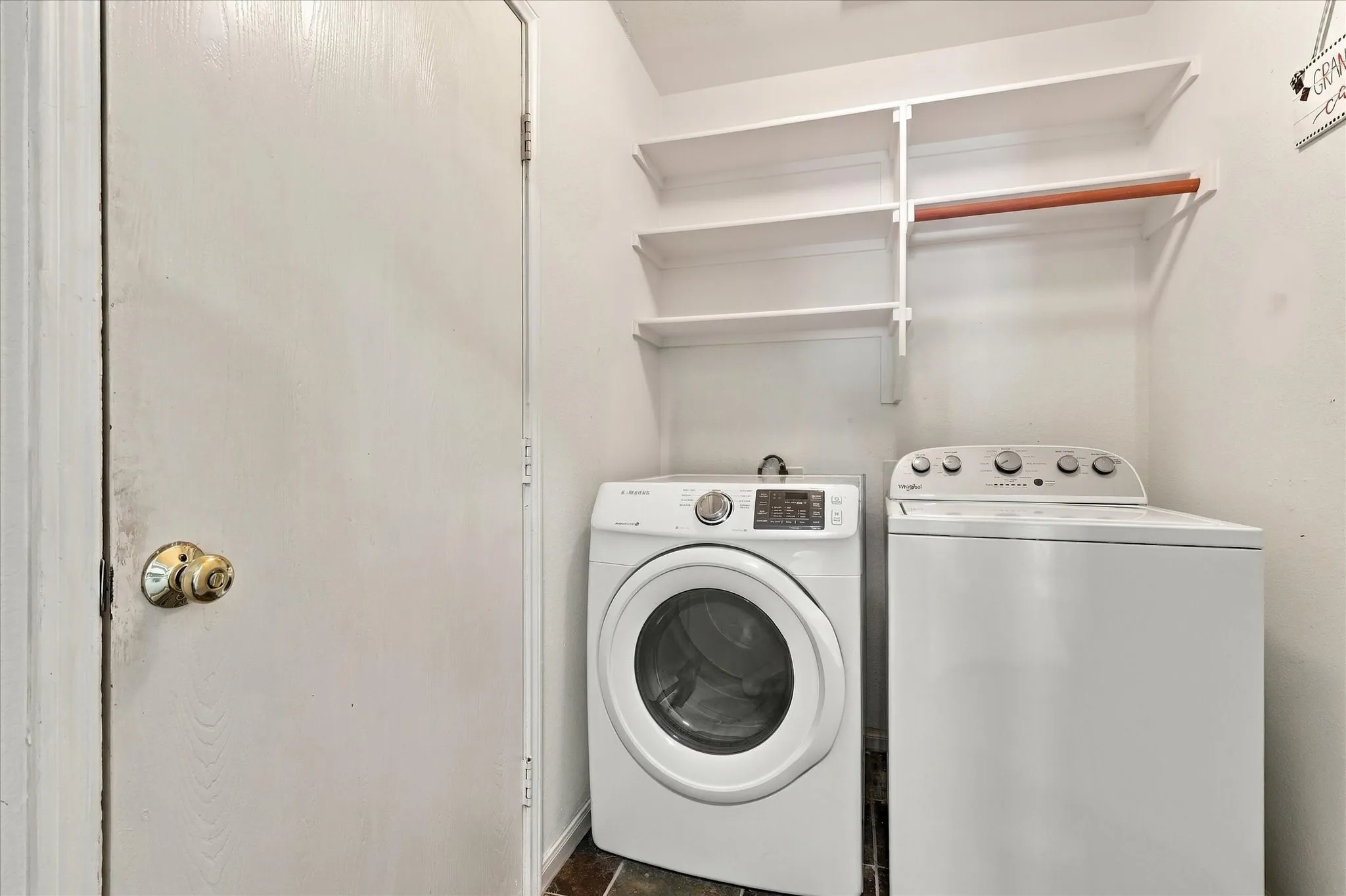 Single Family Residence For Sale in Denton County , 1216 Tanner Drive, Lewisville, Texas 75077, 3 Bedroom, 2 Bathroom, 2 Garage spaces, 1,690 Sqft, built in 1998, mls#21398038, Real Estate Agent in Lewisville, Homes For Sale in Denton county, Homes For Sale in Lewisville, Realtor in Lewisville Texas, Real Estate Brokerage Independent Realty Texas, Luminita Cordes Realtor