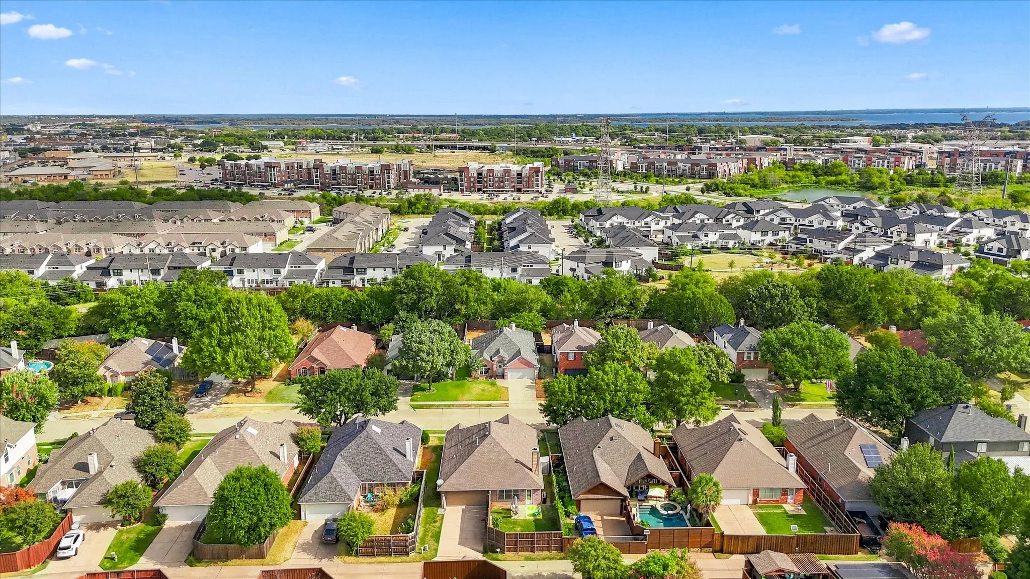 Single Family Residence For Sale in Denton County , 1216 Tanner Drive, Lewisville, Texas 75077, 3 Bedroom, 2 Bathroom, 2 Garage spaces, 1,690 Sqft, built in 1998, mls#21398038, Real Estate Agent in Lewisville, Homes For Sale in Denton county, Homes For Sale in Lewisville, Realtor in Lewisville Texas, Real Estate Brokerage Independent Realty Texas, Luminita Cordes Realtor