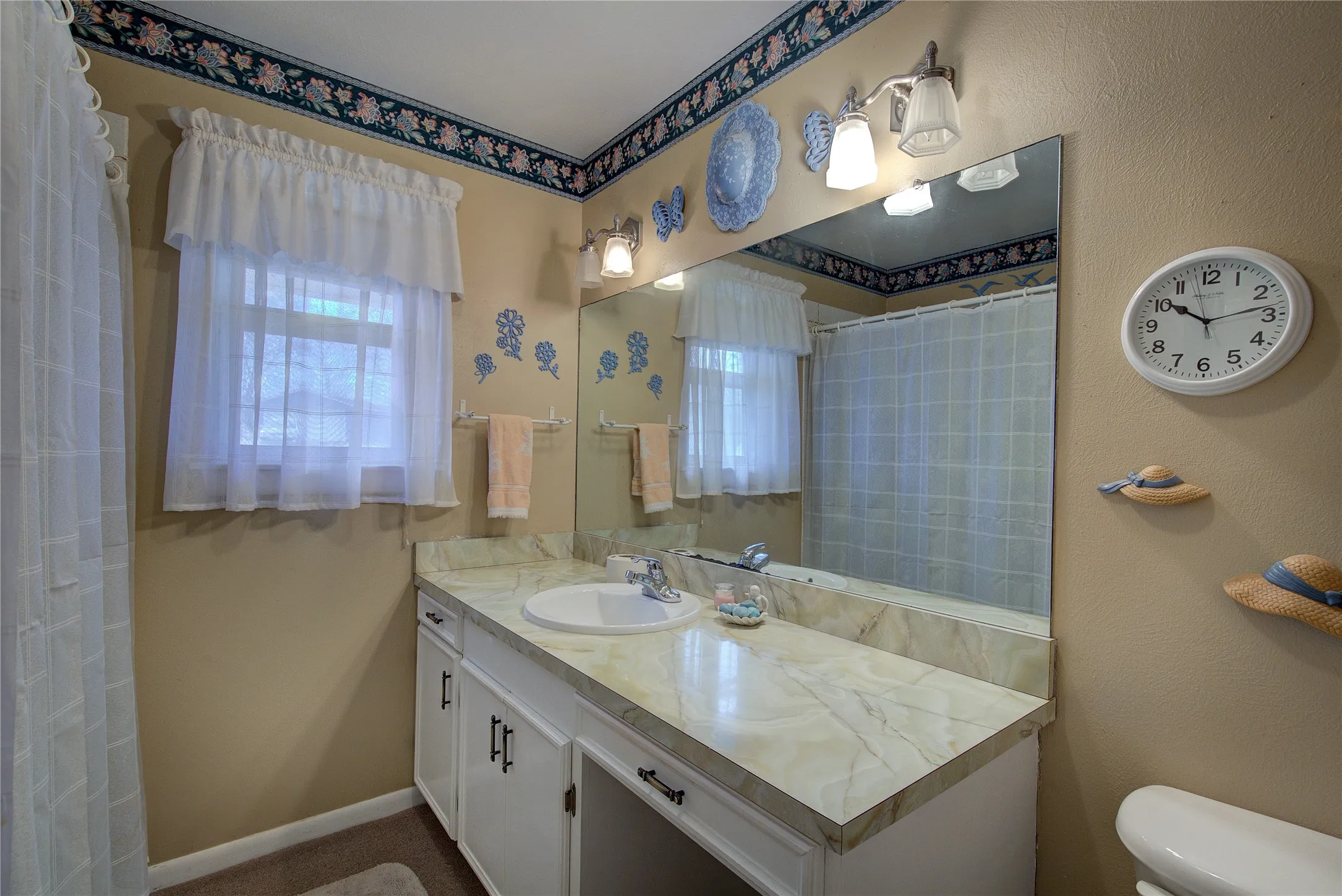 Single Family Residence For Sale in Rains County , 204 Garrett Avenue, East Tawakoni, Texas 75472, 2 Bedroom, 2 Bathroom, Garage spaces, 1,780 Sqft, built in 1982, mls#21401939, Real Estate Agent in East Tawakoni, Homes For Sale in Rains county, Homes For Sale in East Tawakoni, Realtor in East Tawakoni Texas, Real Estate Brokerage Independent Realty Texas, Luminita Cordes Realtor