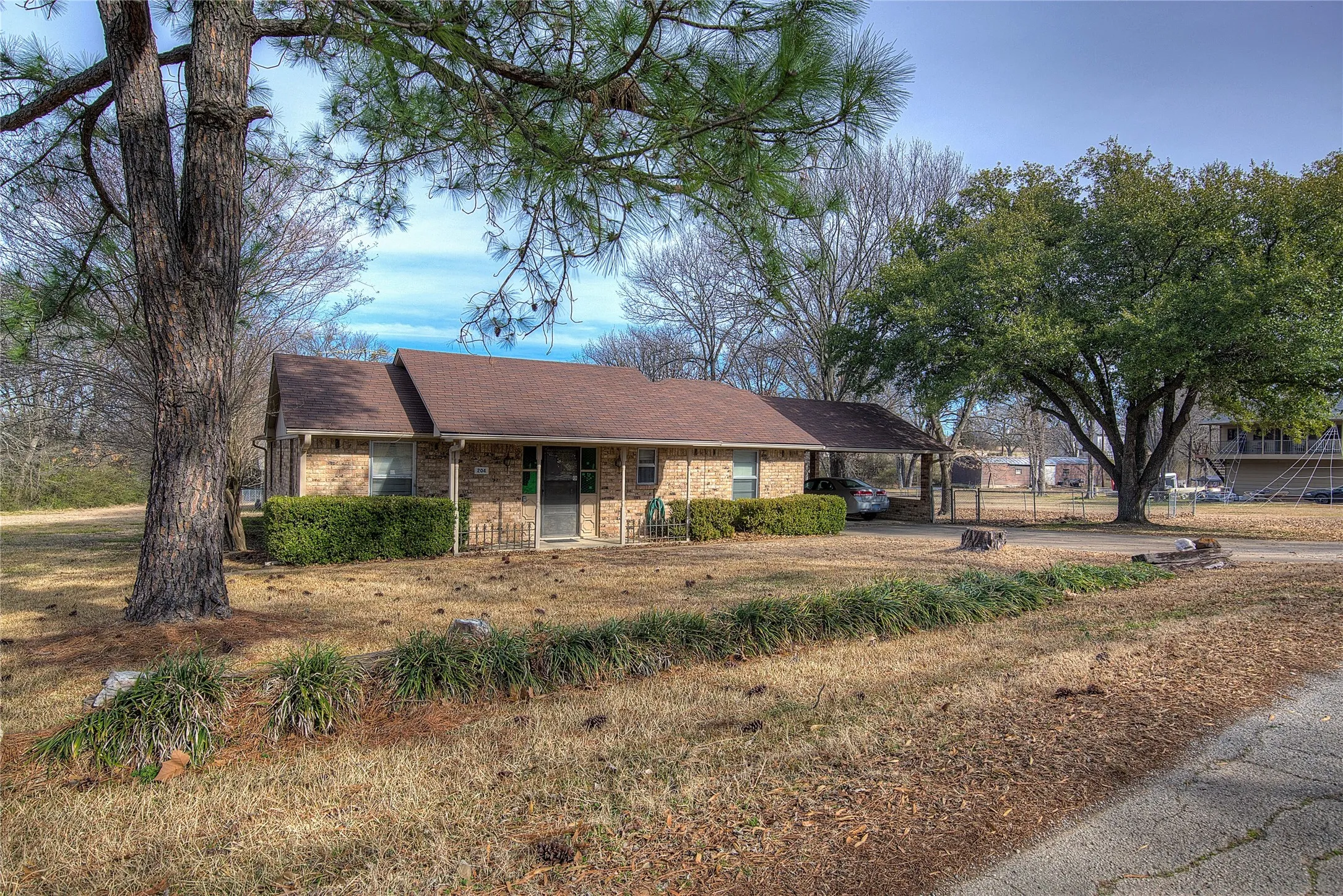 Single Family Residence For Sale in Rains County , 204 Garrett Avenue, East Tawakoni, Texas 75472, 2 Bedroom, 2 Bathroom, Garage spaces, 1,780 Sqft, built in 1982, mls#21401939, Real Estate Agent in East Tawakoni, Homes For Sale in Rains county, Homes For Sale in East Tawakoni, Realtor in East Tawakoni Texas, Real Estate Brokerage Independent Realty Texas, Luminita Cordes Realtor