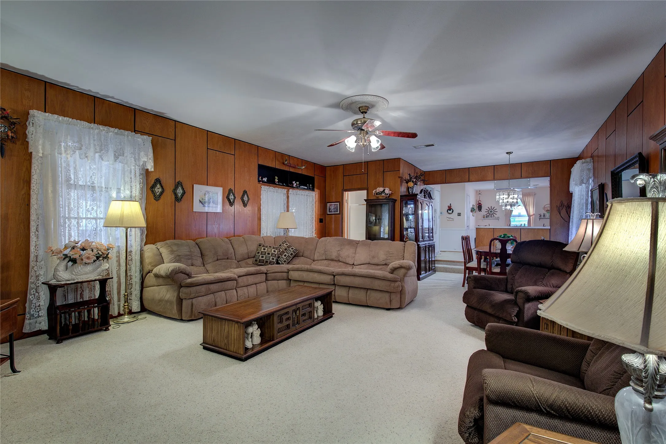 Single Family Residence For Sale in Rains County , 204 Garrett Avenue, East Tawakoni, Texas 75472, 2 Bedroom, 2 Bathroom, Garage spaces, 1,780 Sqft, built in 1982, mls#21401939, Real Estate Agent in East Tawakoni, Homes For Sale in Rains county, Homes For Sale in East Tawakoni, Realtor in East Tawakoni Texas, Real Estate Brokerage Independent Realty Texas, Luminita Cordes Realtor