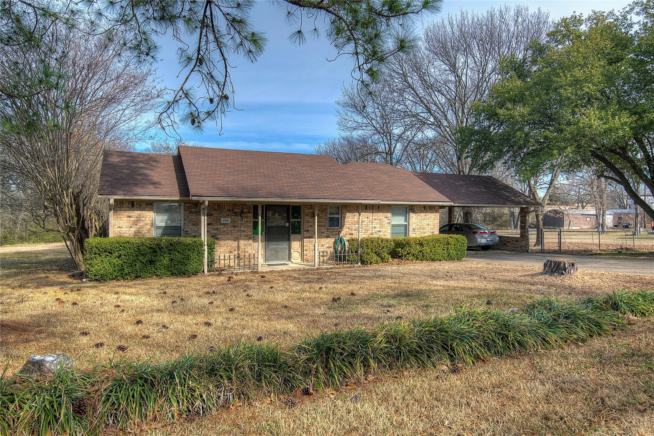 Single Family Residence For Sale in Rains County , 204 Garrett Avenue, East Tawakoni, Texas 75472, 2 Bedroom, 2 Bathroom, Garage spaces, 1,780 Sqft, built in 1982, mls#21401939, Real Estate Agent in East Tawakoni, Homes For Sale in Rains county, Homes For Sale in East Tawakoni, Realtor in East Tawakoni Texas, Real Estate Brokerage Independent Realty Texas, Luminita Cordes Realtor