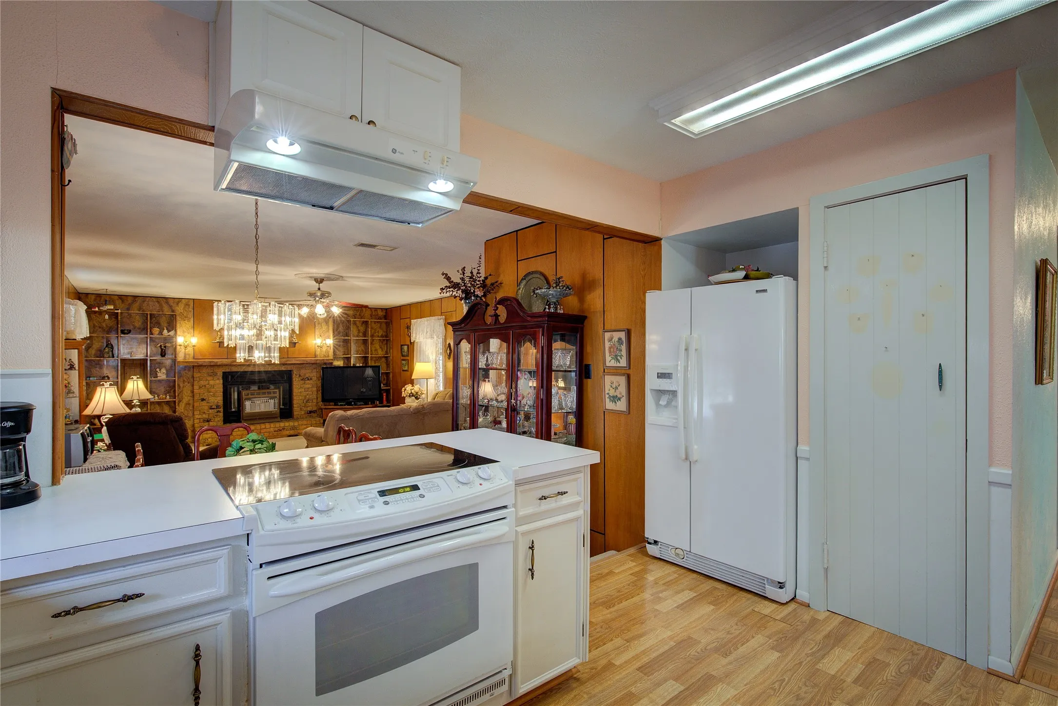 Single Family Residence For Sale in Rains County , 204 Garrett Avenue, East Tawakoni, Texas 75472, 2 Bedroom, 2 Bathroom, Garage spaces, 1,780 Sqft, built in 1982, mls#21401939, Real Estate Agent in East Tawakoni, Homes For Sale in Rains county, Homes For Sale in East Tawakoni, Realtor in East Tawakoni Texas, Real Estate Brokerage Independent Realty Texas, Luminita Cordes Realtor
