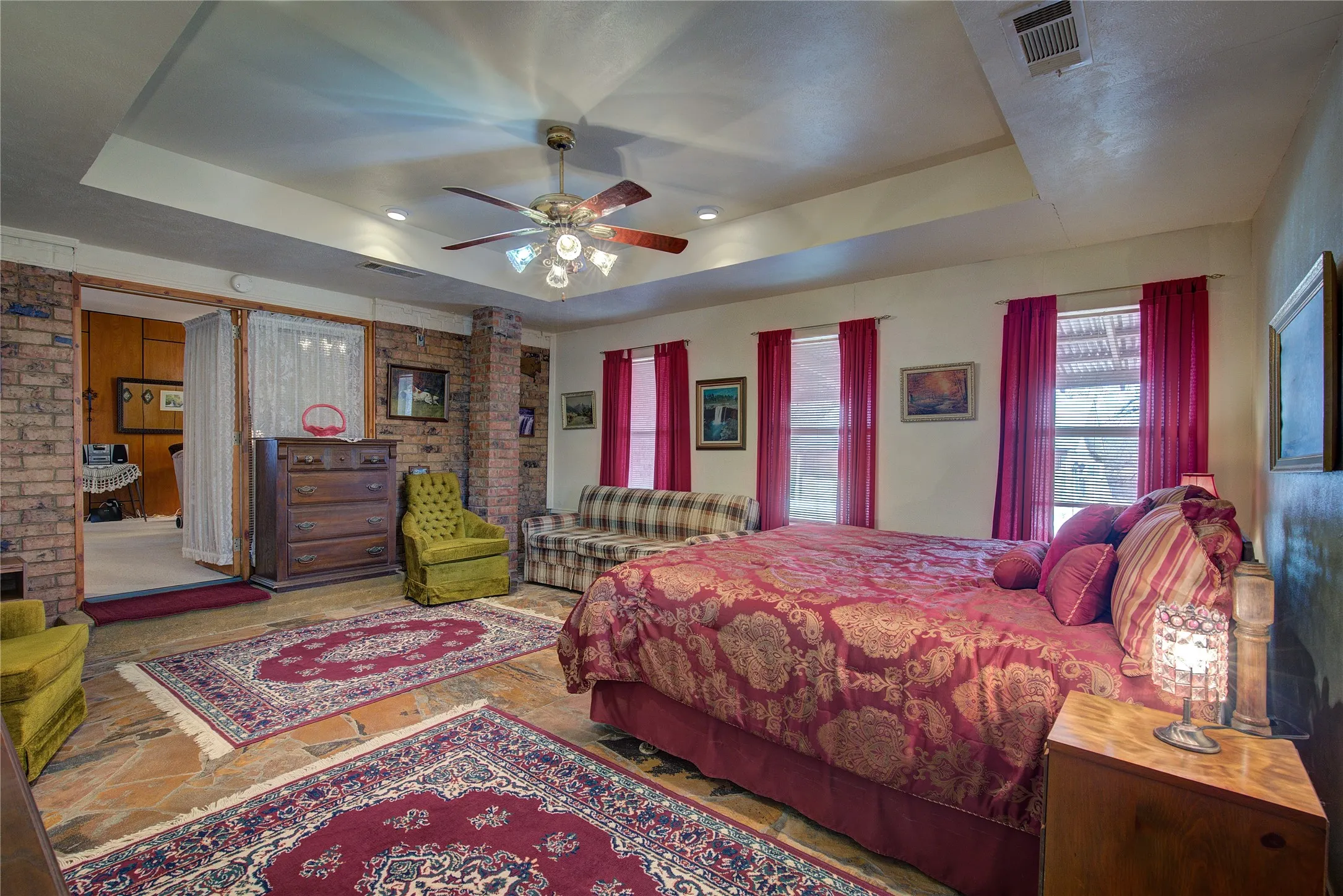 Single Family Residence For Sale in Rains County , 204 Garrett Avenue, East Tawakoni, Texas 75472, 2 Bedroom, 2 Bathroom, Garage spaces, 1,780 Sqft, built in 1982, mls#21401939, Real Estate Agent in East Tawakoni, Homes For Sale in Rains county, Homes For Sale in East Tawakoni, Realtor in East Tawakoni Texas, Real Estate Brokerage Independent Realty Texas, Luminita Cordes Realtor