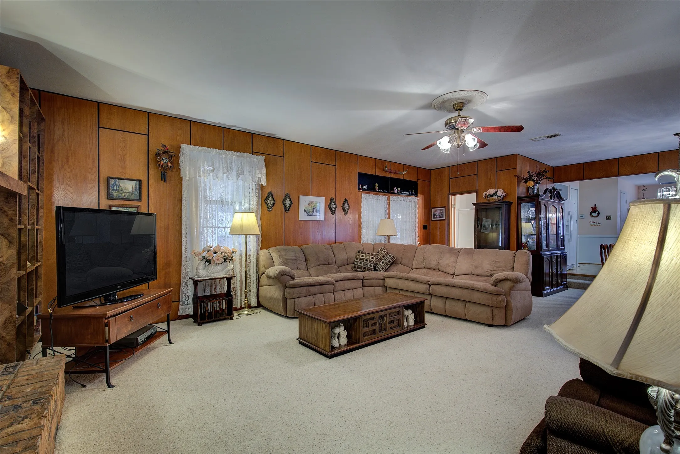Single Family Residence For Sale in Rains County , 204 Garrett Avenue, East Tawakoni, Texas 75472, 2 Bedroom, 2 Bathroom, Garage spaces, 1,780 Sqft, built in 1982, mls#21401939, Real Estate Agent in East Tawakoni, Homes For Sale in Rains county, Homes For Sale in East Tawakoni, Realtor in East Tawakoni Texas, Real Estate Brokerage Independent Realty Texas, Luminita Cordes Realtor