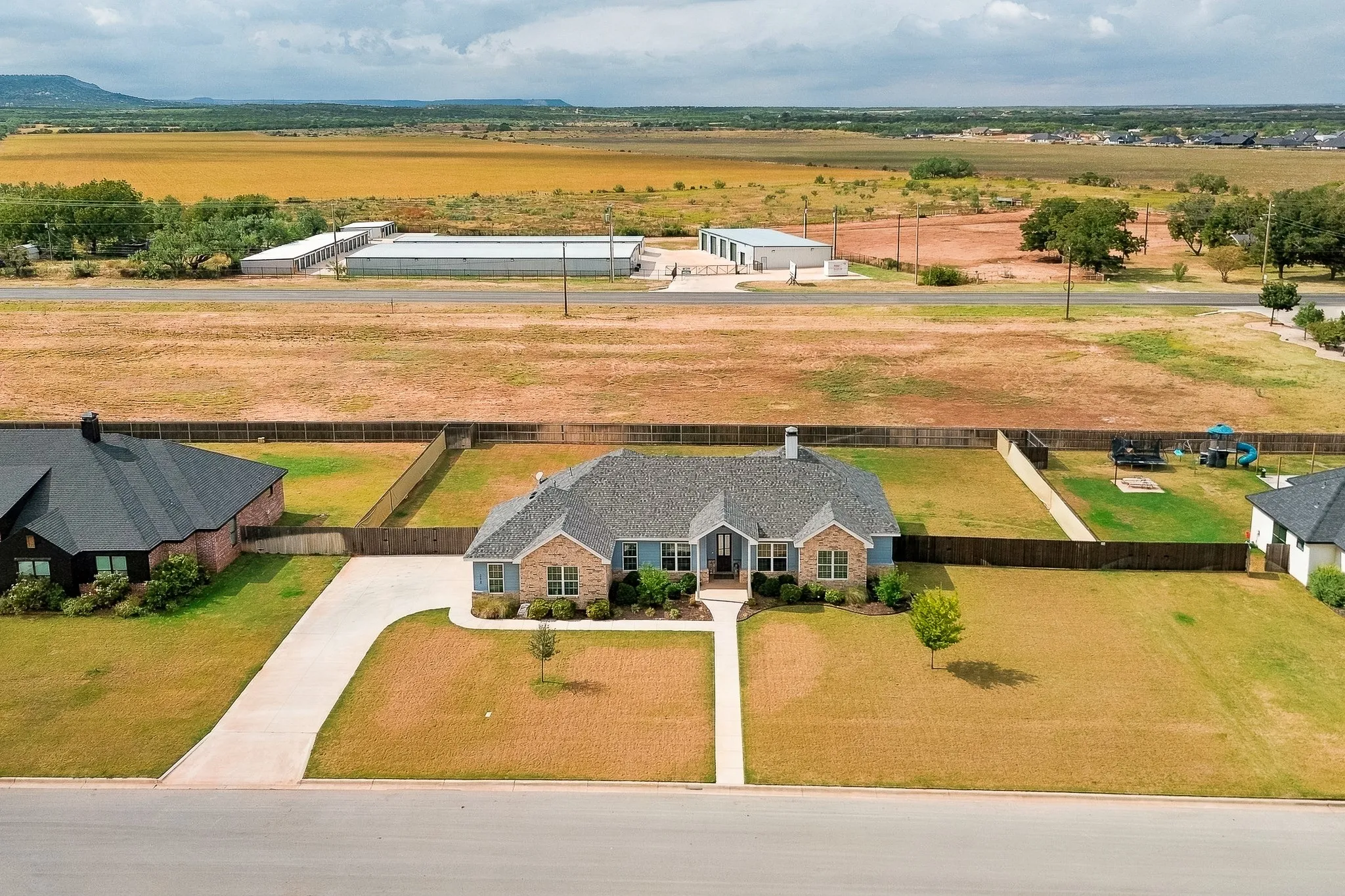 Single Family Residence For Sale in Taylor County , 212 Runnymede Way, Abilene, Texas 79606, 4 Bedroom, 3 Bathroom, 2 Garage spaces, 2,350 Sqft, built in 2021, mls#21400258, Real Estate Agent in Abilene, Homes For Sale in Taylor county, Homes For Sale in Abilene, Realtor in Abilene Texas, Real Estate Brokerage Independent Realty Texas, Luminita Cordes Realtor