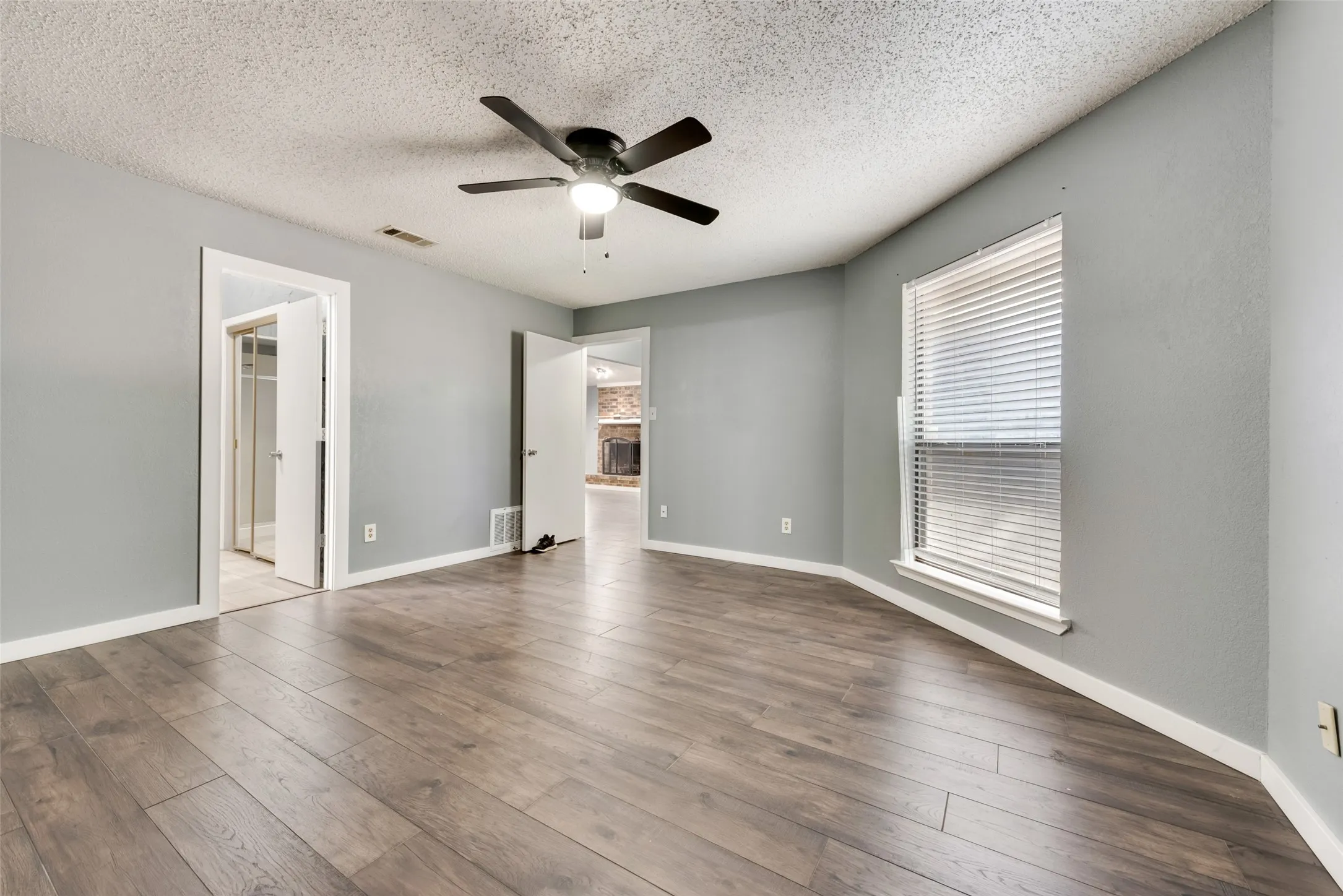 Single Family Residence For Sale in Denton County , 2203 Placid Drive, Carrollton, Texas 75007, 3 Bedroom, 2 Bathroom, Garage spaces, 1,620 Sqft, built in 1983, mls#21401928, Real Estate Agent in Carrollton, Homes For Sale in Denton county, Homes For Sale in Carrollton, Realtor in Carrollton Texas, Real Estate Brokerage Independent Realty Texas, Luminita Cordes Realtor