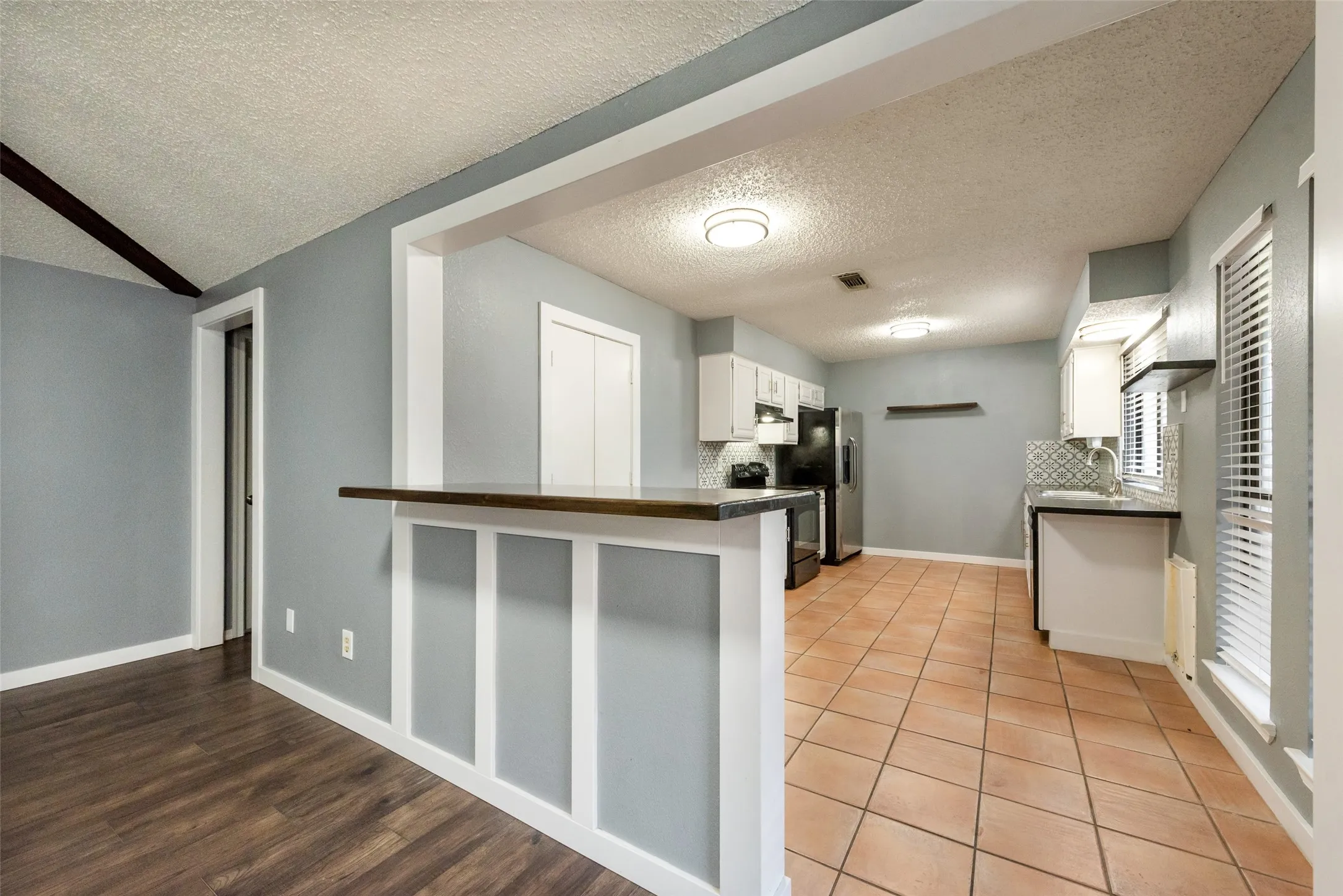 Single Family Residence For Sale in Denton County , 2203 Placid Drive, Carrollton, Texas 75007, 3 Bedroom, 2 Bathroom, Garage spaces, 1,620 Sqft, built in 1983, mls#21401928, Real Estate Agent in Carrollton, Homes For Sale in Denton county, Homes For Sale in Carrollton, Realtor in Carrollton Texas, Real Estate Brokerage Independent Realty Texas, Luminita Cordes Realtor