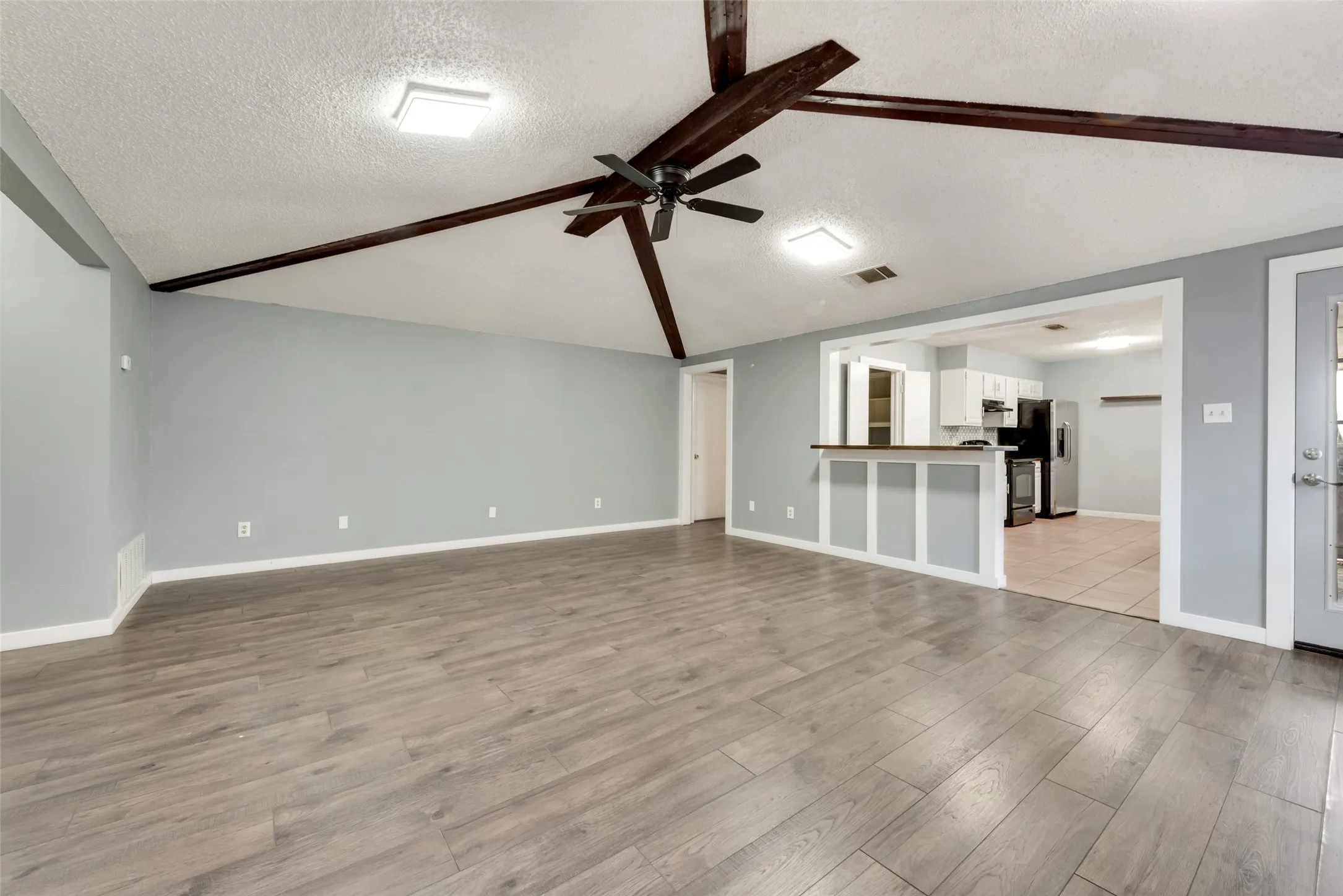 Single Family Residence For Sale in Denton County , 2203 Placid Drive, Carrollton, Texas 75007, 3 Bedroom, 2 Bathroom, Garage spaces, 1,620 Sqft, built in 1983, mls#21401928, Real Estate Agent in Carrollton, Homes For Sale in Denton county, Homes For Sale in Carrollton, Realtor in Carrollton Texas, Real Estate Brokerage Independent Realty Texas, Luminita Cordes Realtor