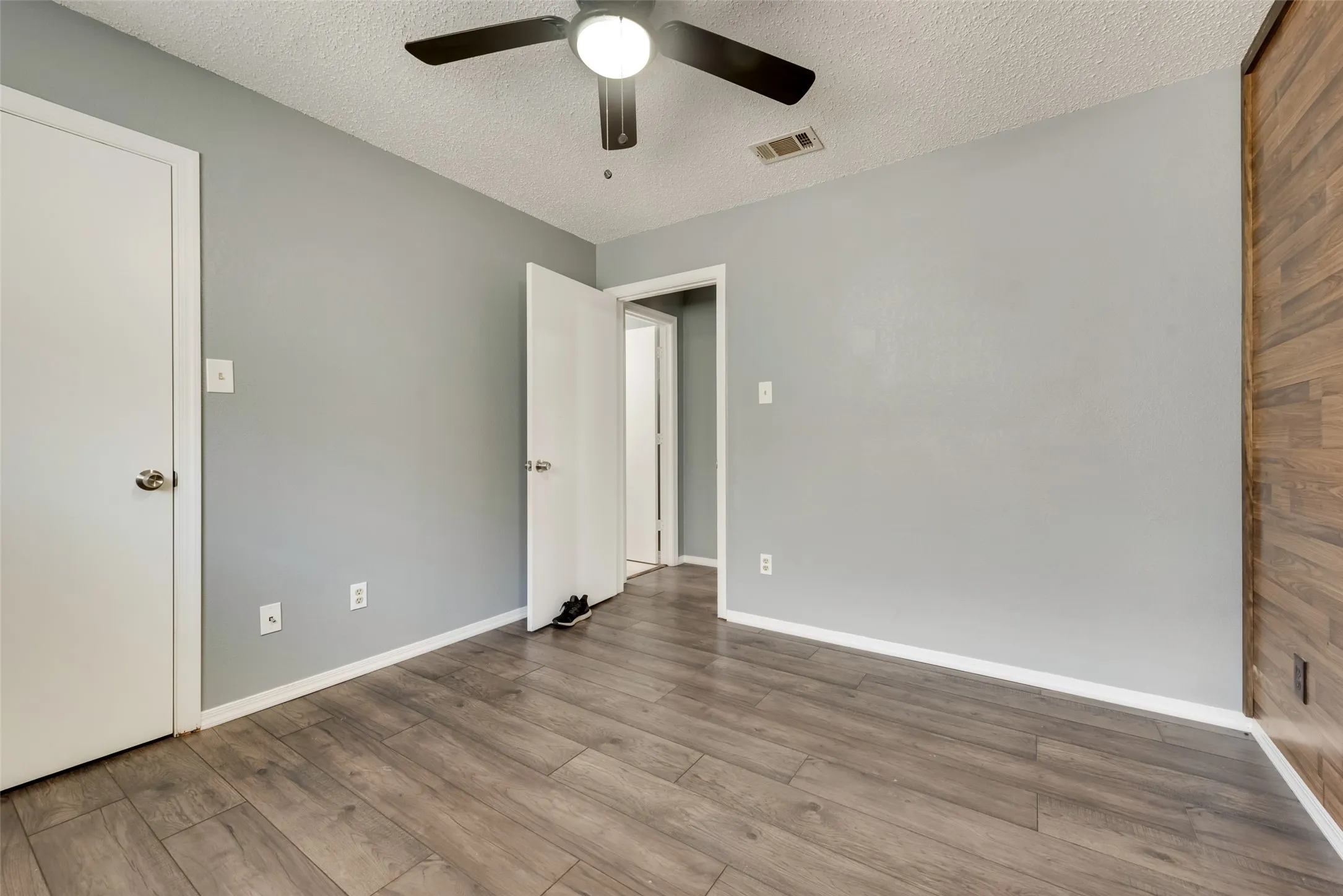 Single Family Residence For Sale in Denton County , 2203 Placid Drive, Carrollton, Texas 75007, 3 Bedroom, 2 Bathroom, Garage spaces, 1,620 Sqft, built in 1983, mls#21401928, Real Estate Agent in Carrollton, Homes For Sale in Denton county, Homes For Sale in Carrollton, Realtor in Carrollton Texas, Real Estate Brokerage Independent Realty Texas, Luminita Cordes Realtor