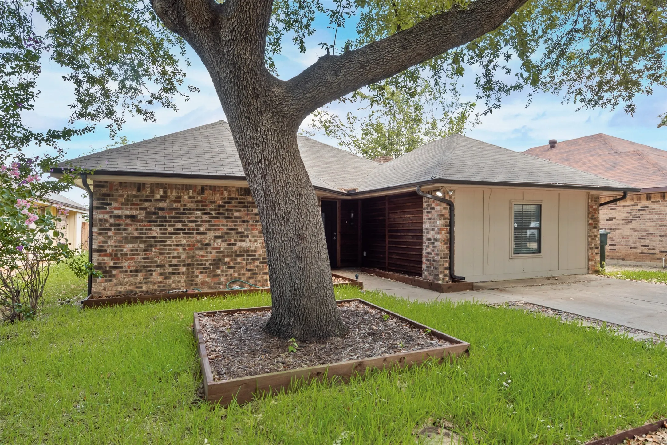 Single Family Residence For Sale in Denton County , 2203 Placid Drive, Carrollton, Texas 75007, 3 Bedroom, 2 Bathroom, Garage spaces, 1,620 Sqft, built in 1983, mls#21401928, Real Estate Agent in Carrollton, Homes For Sale in Denton county, Homes For Sale in Carrollton, Realtor in Carrollton Texas, Real Estate Brokerage Independent Realty Texas, Luminita Cordes Realtor