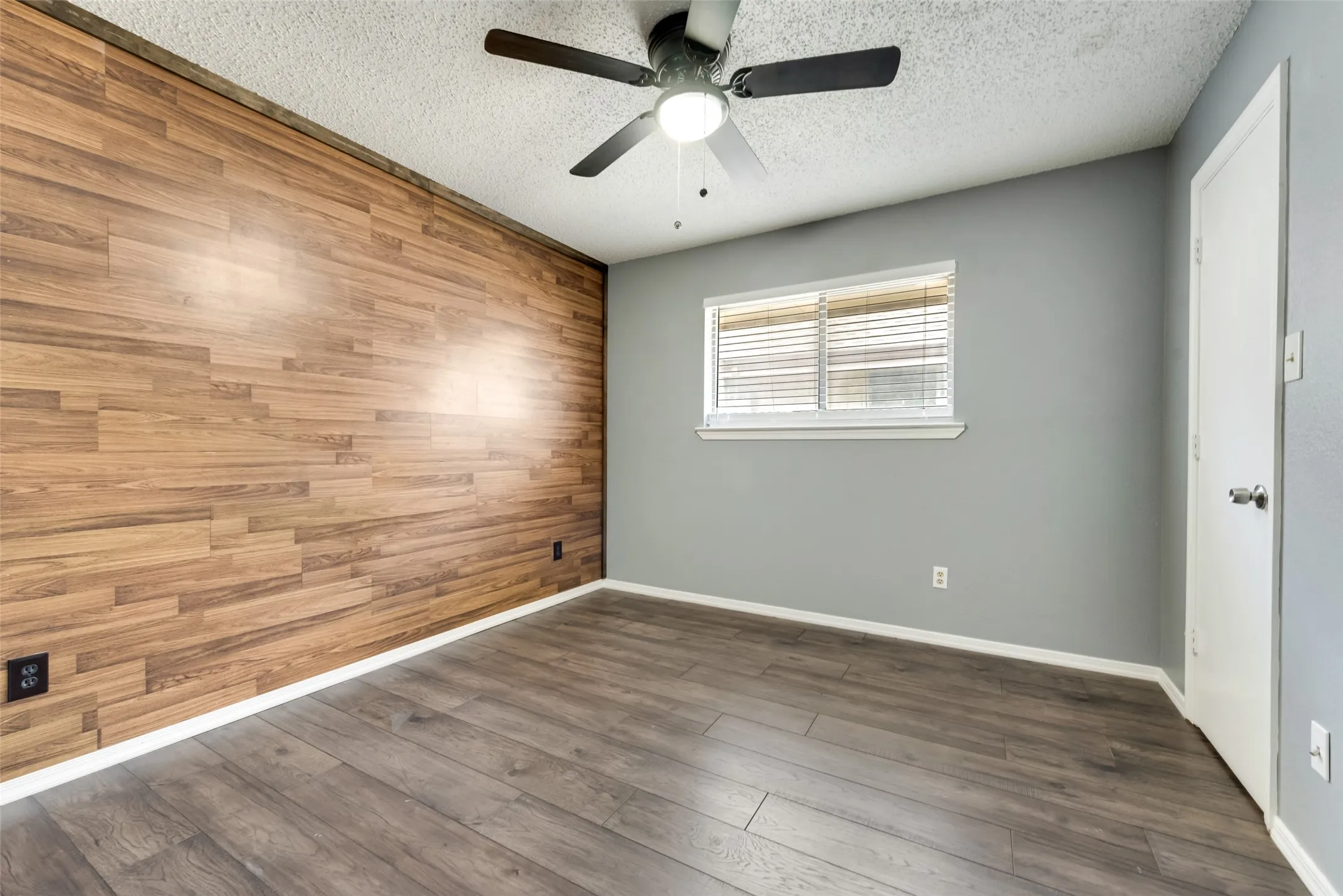 Single Family Residence For Sale in Denton County , 2203 Placid Drive, Carrollton, Texas 75007, 3 Bedroom, 2 Bathroom, Garage spaces, 1,620 Sqft, built in 1983, mls#21401928, Real Estate Agent in Carrollton, Homes For Sale in Denton county, Homes For Sale in Carrollton, Realtor in Carrollton Texas, Real Estate Brokerage Independent Realty Texas, Luminita Cordes Realtor