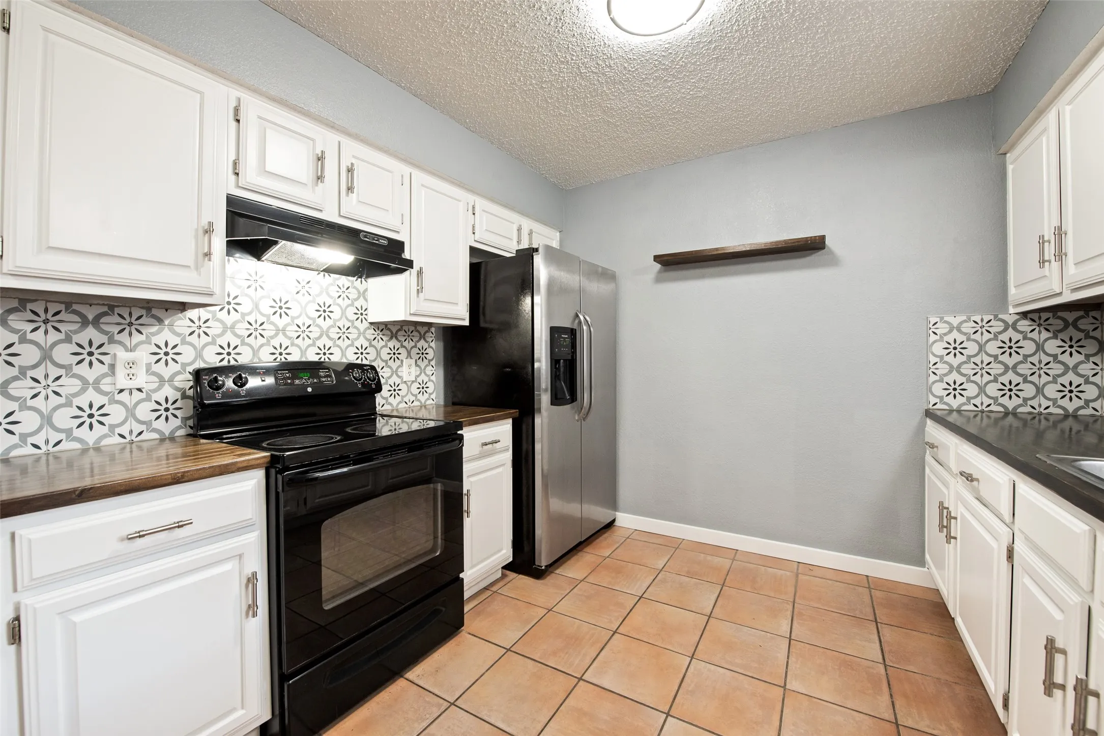 Single Family Residence For Sale in Denton County , 2203 Placid Drive, Carrollton, Texas 75007, 3 Bedroom, 2 Bathroom, Garage spaces, 1,620 Sqft, built in 1983, mls#21401928, Real Estate Agent in Carrollton, Homes For Sale in Denton county, Homes For Sale in Carrollton, Realtor in Carrollton Texas, Real Estate Brokerage Independent Realty Texas, Luminita Cordes Realtor