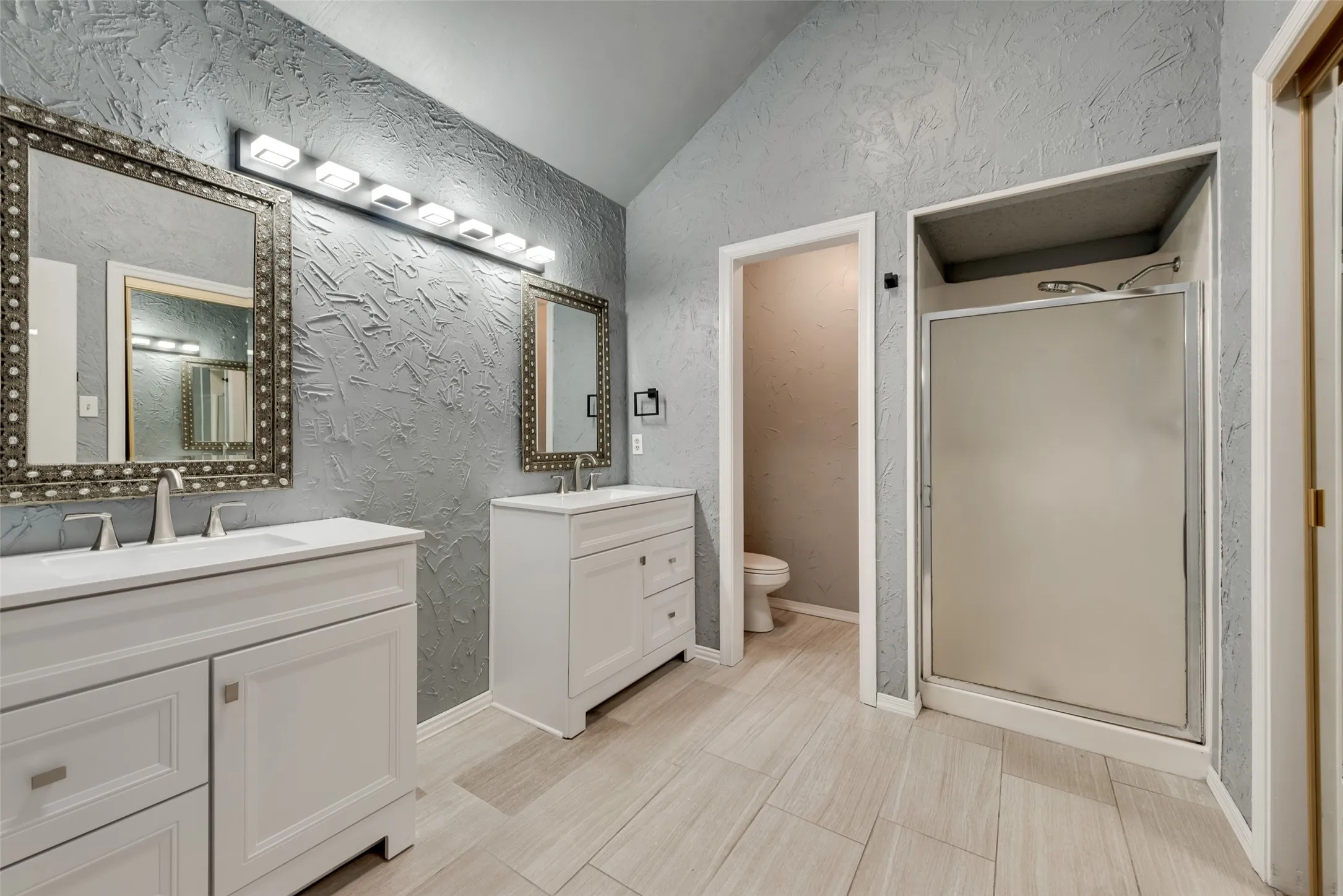 Single Family Residence For Sale in Denton County , 2203 Placid Drive, Carrollton, Texas 75007, 3 Bedroom, 2 Bathroom, Garage spaces, 1,620 Sqft, built in 1983, mls#21401928, Real Estate Agent in Carrollton, Homes For Sale in Denton county, Homes For Sale in Carrollton, Realtor in Carrollton Texas, Real Estate Brokerage Independent Realty Texas, Luminita Cordes Realtor