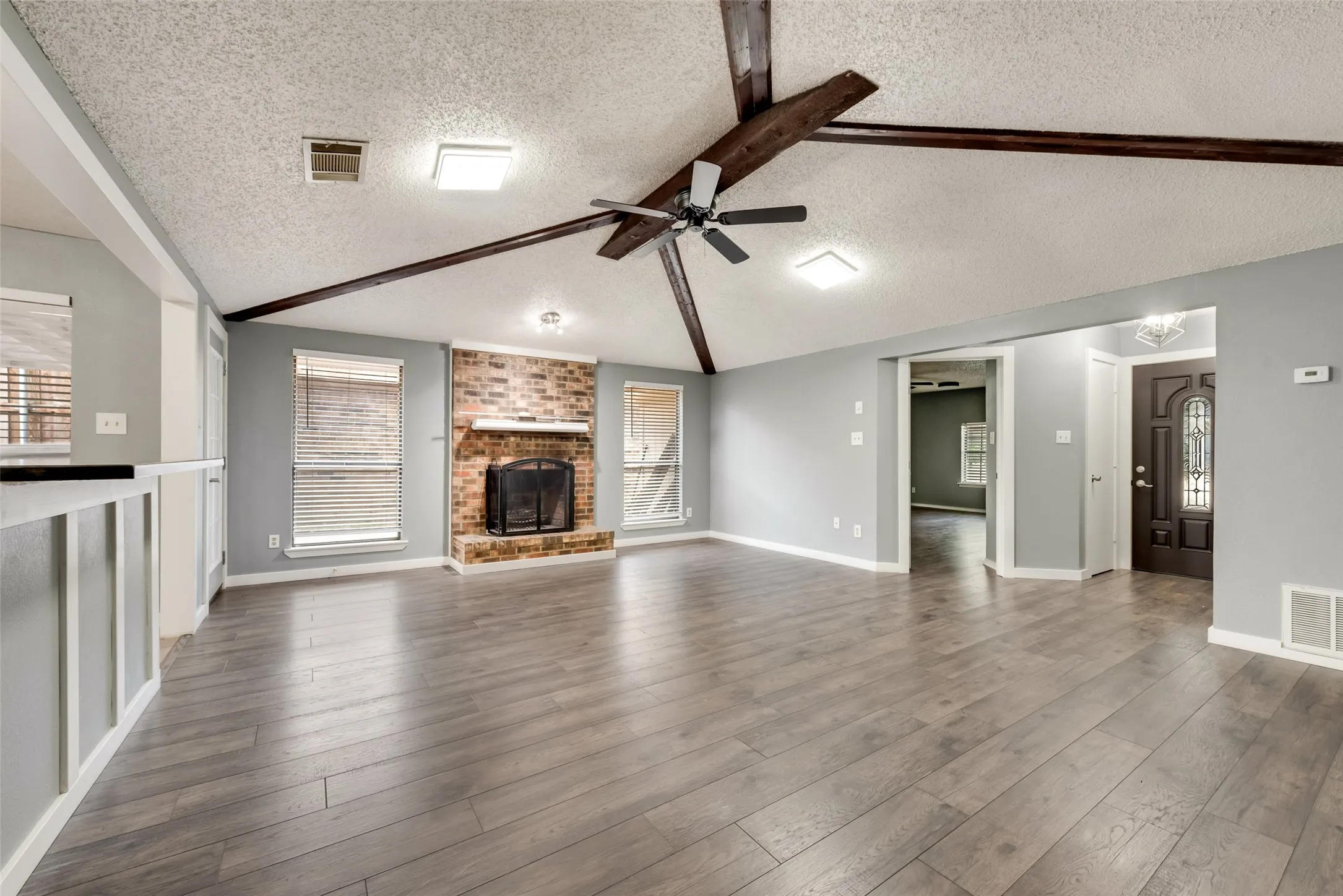 Single Family Residence For Sale in Denton County , 2203 Placid Drive, Carrollton, Texas 75007, 3 Bedroom, 2 Bathroom, Garage spaces, 1,620 Sqft, built in 1983, mls#21401928, Real Estate Agent in Carrollton, Homes For Sale in Denton county, Homes For Sale in Carrollton, Realtor in Carrollton Texas, Real Estate Brokerage Independent Realty Texas, Luminita Cordes Realtor