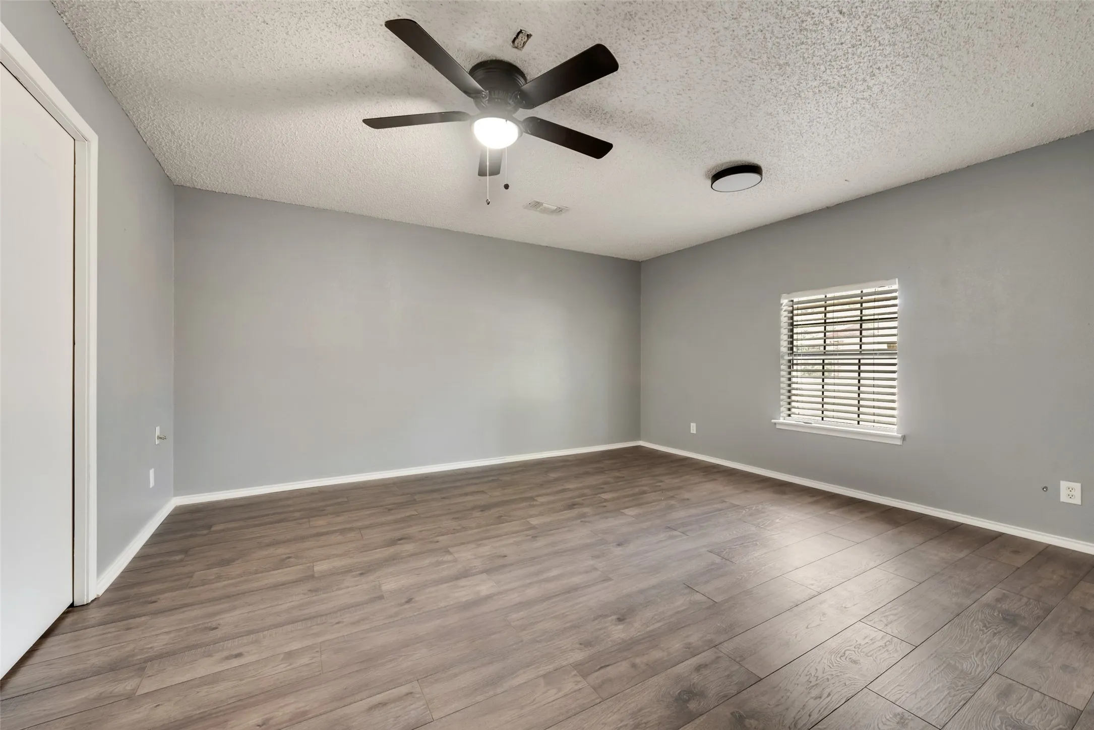 Single Family Residence For Sale in Denton County , 2203 Placid Drive, Carrollton, Texas 75007, 3 Bedroom, 2 Bathroom, Garage spaces, 1,620 Sqft, built in 1983, mls#21401928, Real Estate Agent in Carrollton, Homes For Sale in Denton county, Homes For Sale in Carrollton, Realtor in Carrollton Texas, Real Estate Brokerage Independent Realty Texas, Luminita Cordes Realtor