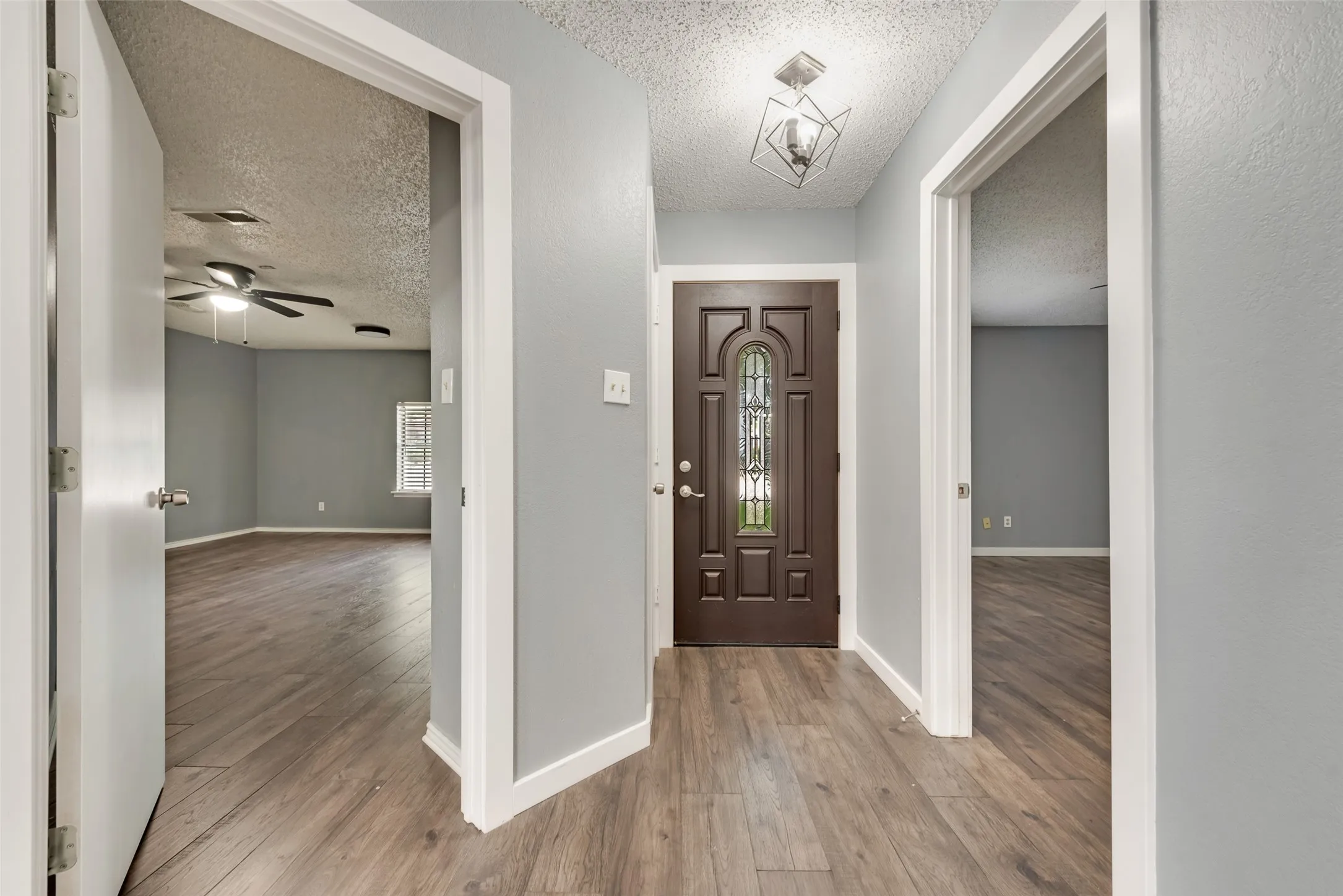 Single Family Residence For Sale in Denton County , 2203 Placid Drive, Carrollton, Texas 75007, 3 Bedroom, 2 Bathroom, Garage spaces, 1,620 Sqft, built in 1983, mls#21401928, Real Estate Agent in Carrollton, Homes For Sale in Denton county, Homes For Sale in Carrollton, Realtor in Carrollton Texas, Real Estate Brokerage Independent Realty Texas, Luminita Cordes Realtor
