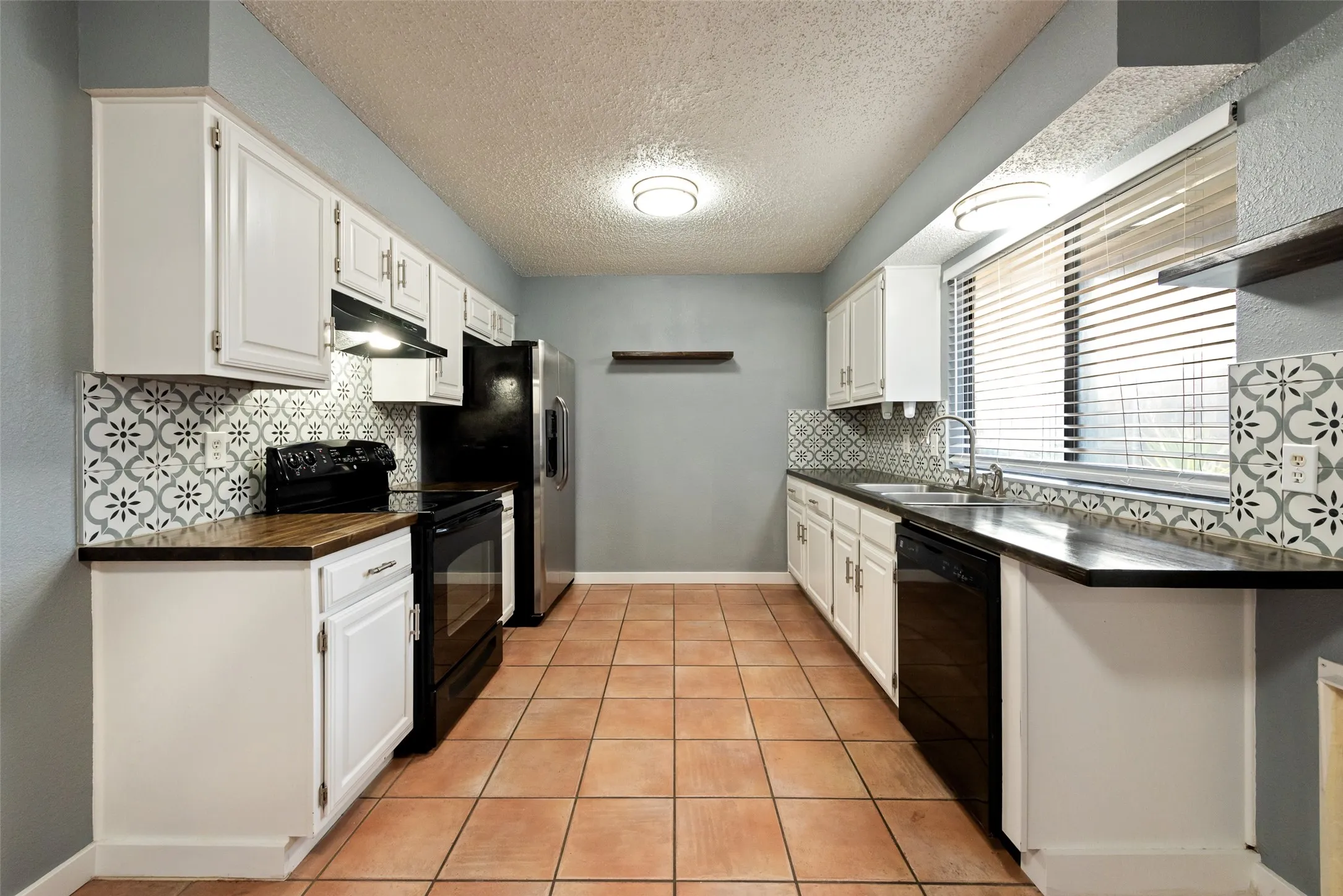 Single Family Residence For Sale in Denton County , 2203 Placid Drive, Carrollton, Texas 75007, 3 Bedroom, 2 Bathroom, Garage spaces, 1,620 Sqft, built in 1983, mls#21401928, Real Estate Agent in Carrollton, Homes For Sale in Denton county, Homes For Sale in Carrollton, Realtor in Carrollton Texas, Real Estate Brokerage Independent Realty Texas, Luminita Cordes Realtor