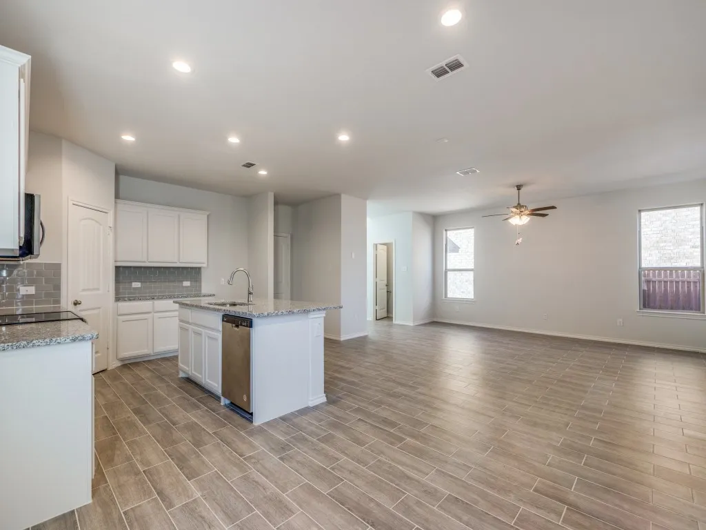 Single Family Residence For Rent in Collin County , 3326 Celestial Lane, Melissa, Texas 75454, 3 Bedroom, 3 Bathroom, 2 Garage spaces, 2,155 Sqft, built in 2023, mls#21401955, Real Estate Agent in Melissa, Homes For Rent in Collin county, Homes For Rent in Melissa, Realtor in Melissa Texas, Real Estate Brokerage Independent Realty Texas, Luminita Cordes Realtor