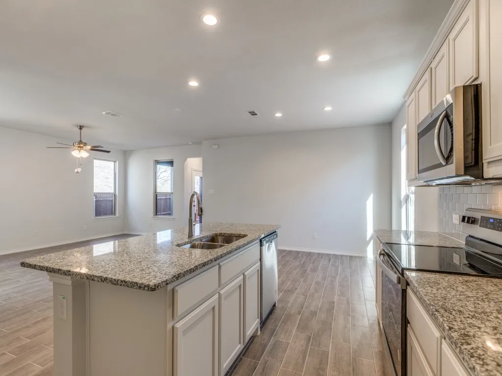 Single Family Residence For Rent in Collin County , 3326 Celestial Lane, Melissa, Texas 75454, 3 Bedroom, 3 Bathroom, 2 Garage spaces, 2,155 Sqft, built in 2023, mls#21401955, Real Estate Agent in Melissa, Homes For Rent in Collin county, Homes For Rent in Melissa, Realtor in Melissa Texas, Real Estate Brokerage Independent Realty Texas, Luminita Cordes Realtor