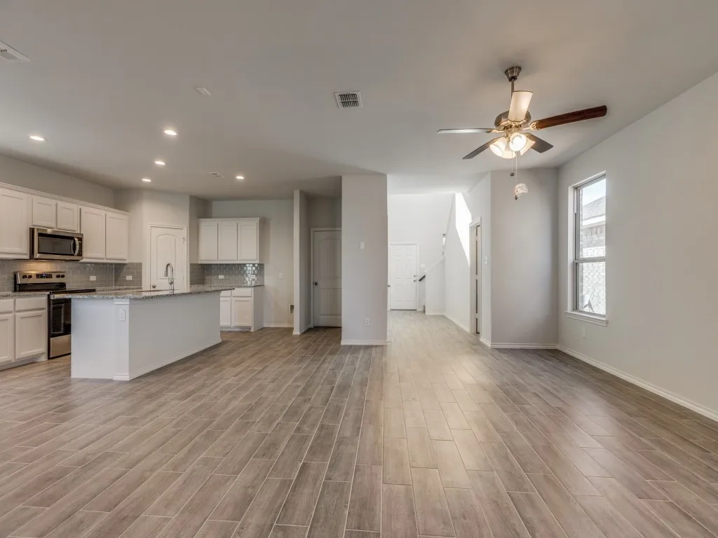 Single Family Residence For Rent in Collin County , 3326 Celestial Lane, Melissa, Texas 75454, 3 Bedroom, 3 Bathroom, 2 Garage spaces, 2,155 Sqft, built in 2023, mls#21401955, Real Estate Agent in Melissa, Homes For Rent in Collin county, Homes For Rent in Melissa, Realtor in Melissa Texas, Real Estate Brokerage Independent Realty Texas, Luminita Cordes Realtor