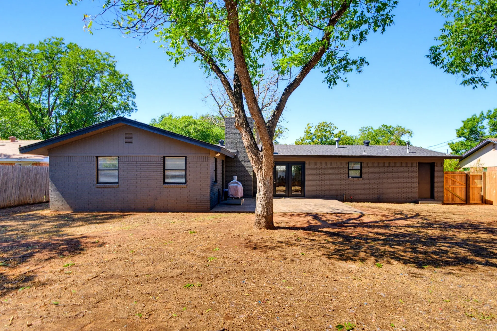 Single Family Residence For Sale in Taylor County , 2517 S Elmwood, Abilene, Texas 79605, 3 Bedroom, 2 Bathroom, 2 Garage spaces, 1,816 Sqft, built in 1961, mls#21395096, Real Estate Agent in Abilene, Homes For Sale in Taylor county, Homes For Sale in Abilene, Realtor in Abilene Texas, Real Estate Brokerage Independent Realty Texas, Luminita Cordes Realtor