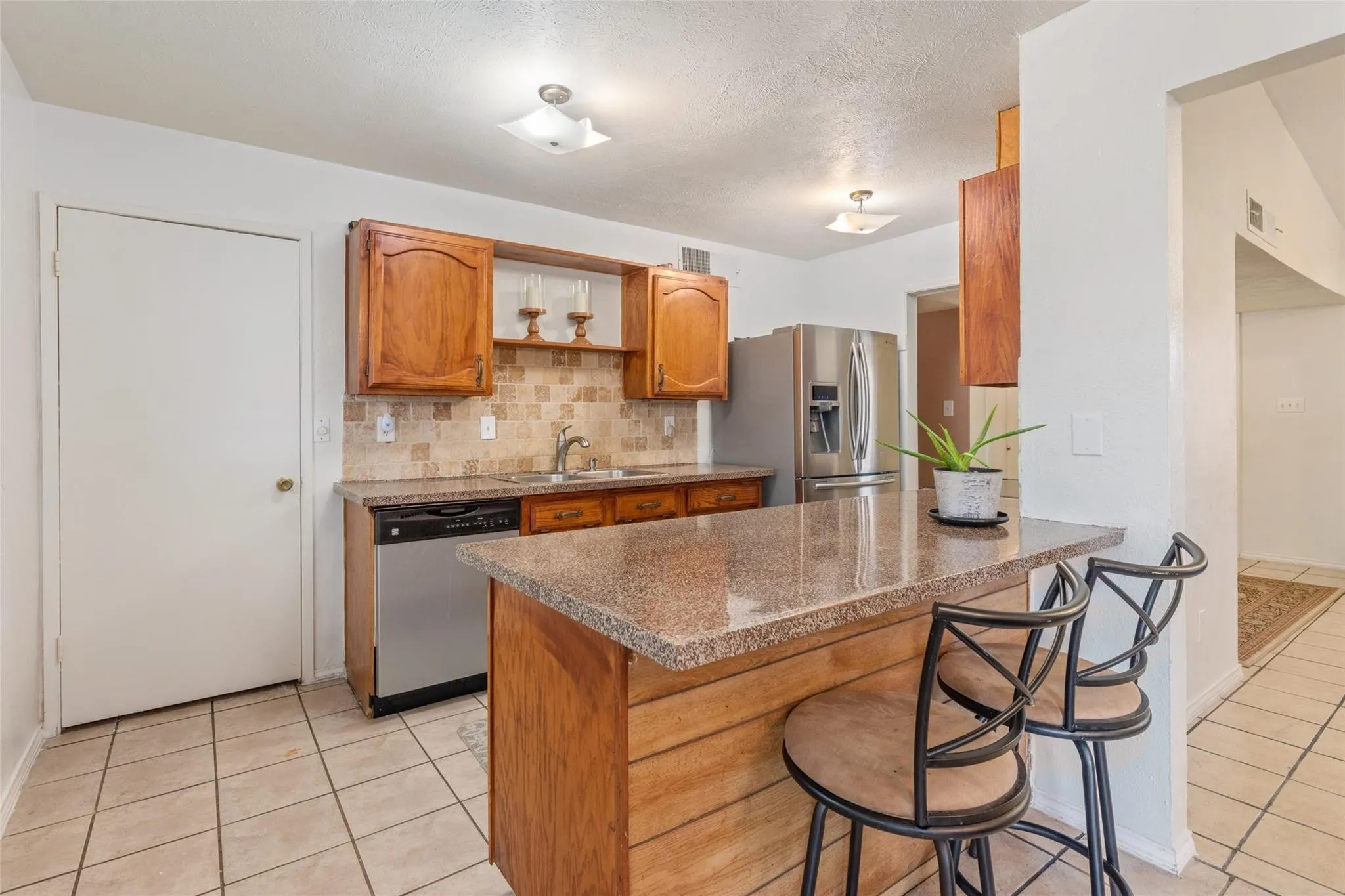 Single Family Residence For Rent in Denton County , 2110 Rose Hill Road, Carrollton, Texas 75007, 3 Bedroom, 2 Bathroom, 2 Garage spaces, 1,512 Sqft, built in 1979, mls#21401960, Real Estate Agent in Carrollton, Homes For Rent in Denton county, Homes For Rent in Carrollton, Realtor in Carrollton Texas, Real Estate Brokerage Independent Realty Texas, Luminita Cordes Realtor