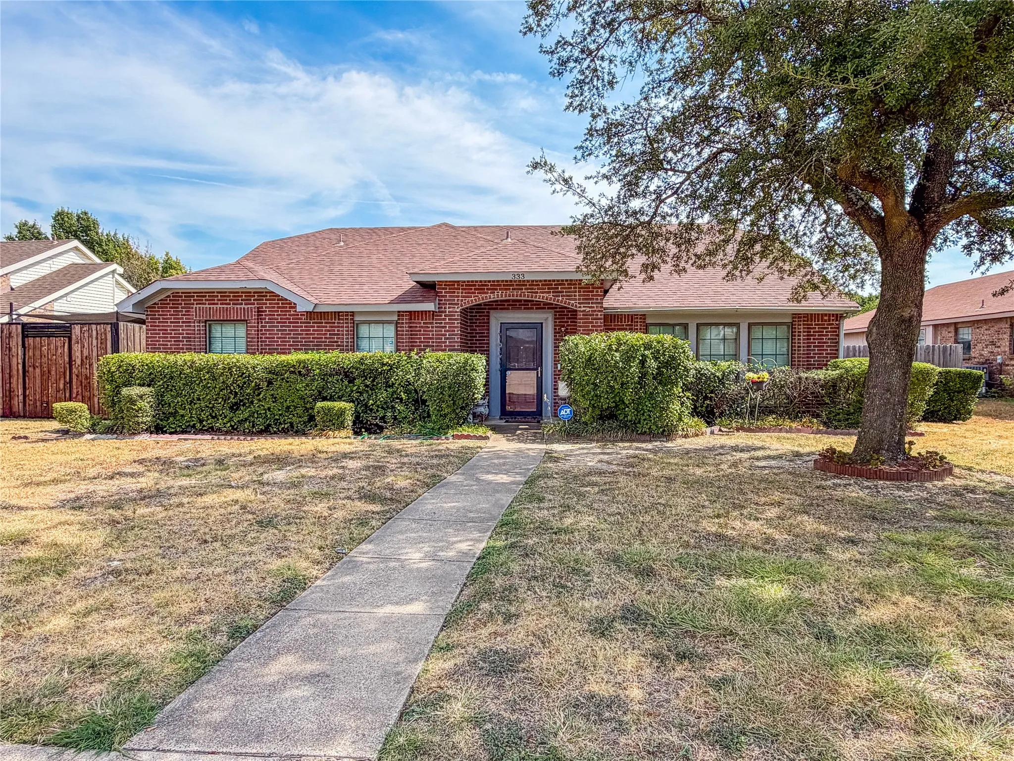 Single Family Residence For Sale in Dallas County , 333 S Cannady Drive, Cedar Hill, Texas 75104, 3 Bedroom, 2 Bathroom, 2 Garage spaces, 1,833 Sqft, built in 1986, mls#21385897, Real Estate Agent in Cedar Hill, Homes For Sale in Dallas county, Homes For Sale in Cedar Hill, Realtor in Cedar Hill Texas, Real Estate Brokerage Independent Realty Texas, Luminita Cordes Realtor