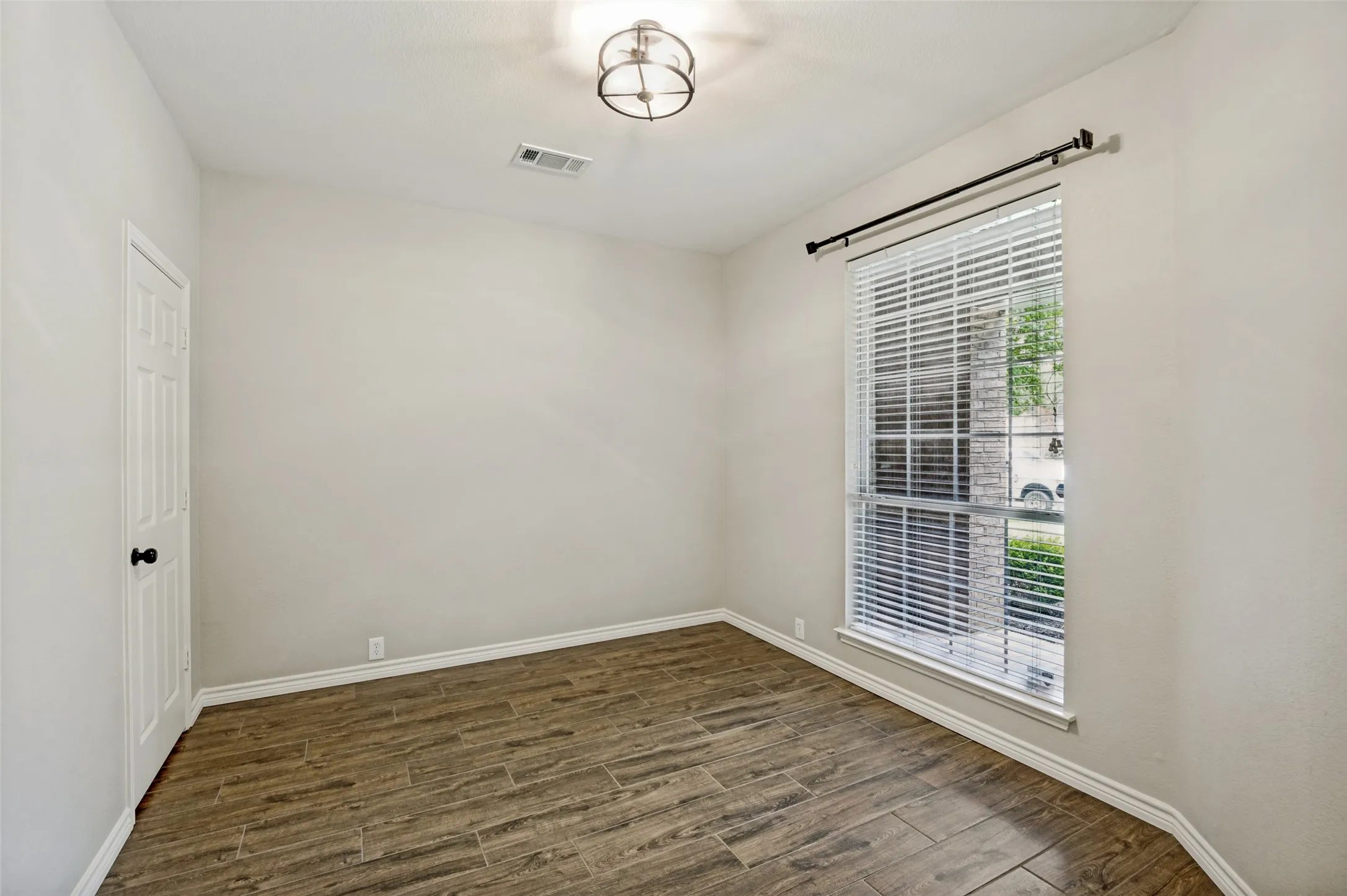 Single Family Residence For Sale in Collin County , 11319 Still Hollow Drive, Frisco, Texas 75035, 4 Bedroom, 3 Bathroom, 2 Garage spaces, 2,392 Sqft, built in 2001, mls#21399240, Real Estate Agent in Frisco, Homes For Sale in Collin county, Homes For Sale in Frisco, Realtor in Frisco Texas, Real Estate Brokerage Independent Realty Texas, Luminita Cordes Realtor