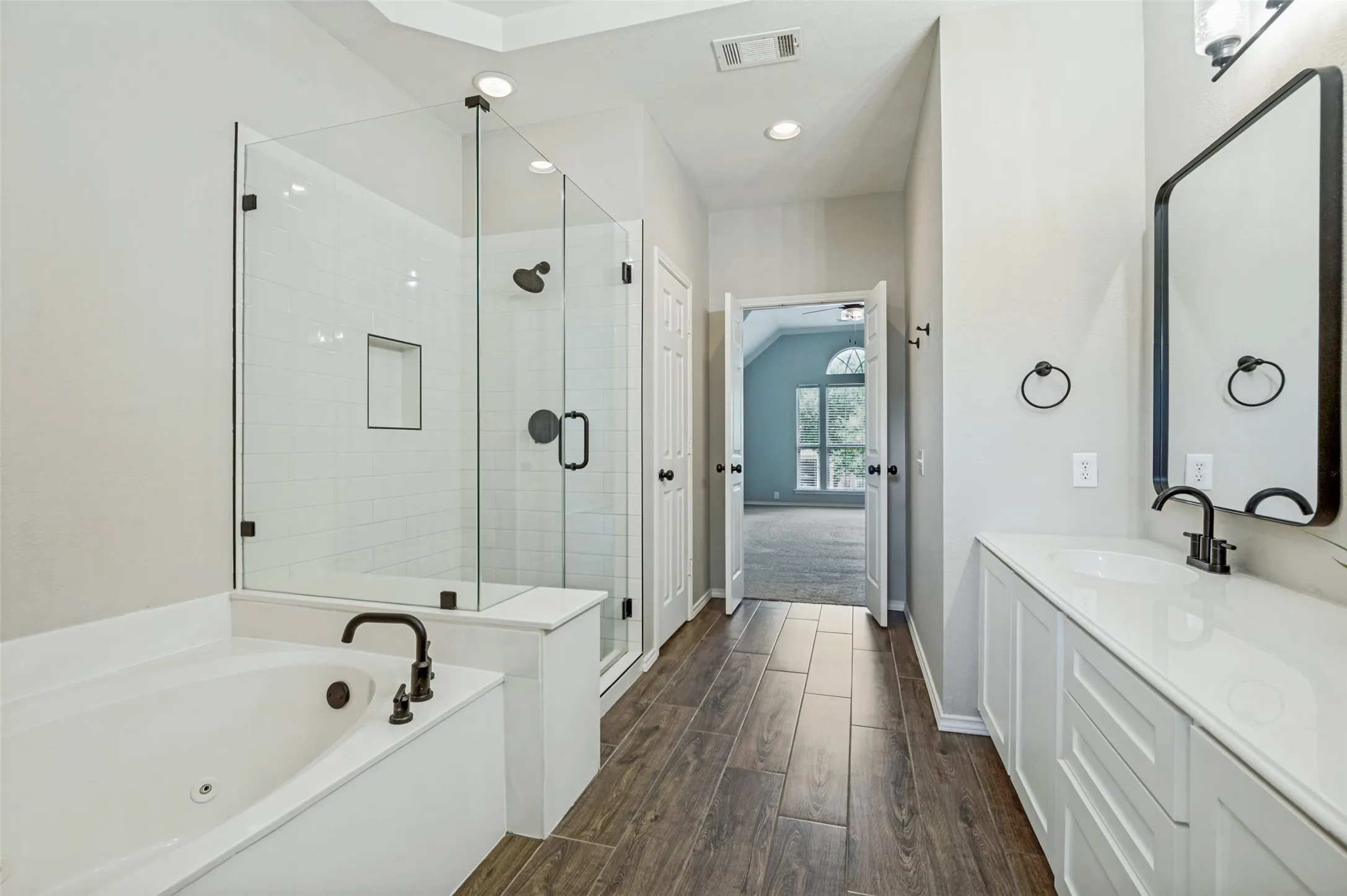 Single Family Residence For Sale in Collin County , 11319 Still Hollow Drive, Frisco, Texas 75035, 4 Bedroom, 3 Bathroom, 2 Garage spaces, 2,392 Sqft, built in 2001, mls#21399240, Real Estate Agent in Frisco, Homes For Sale in Collin county, Homes For Sale in Frisco, Realtor in Frisco Texas, Real Estate Brokerage Independent Realty Texas, Luminita Cordes Realtor