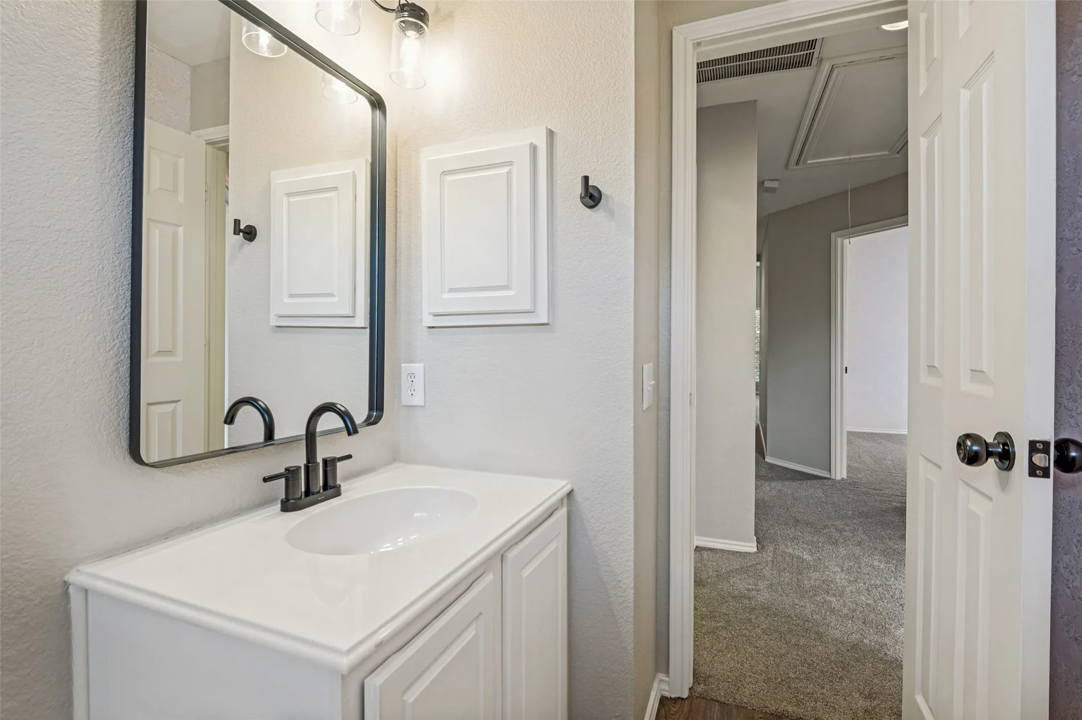 Single Family Residence For Sale in Collin County , 11319 Still Hollow Drive, Frisco, Texas 75035, 4 Bedroom, 3 Bathroom, 2 Garage spaces, 2,392 Sqft, built in 2001, mls#21399240, Real Estate Agent in Frisco, Homes For Sale in Collin county, Homes For Sale in Frisco, Realtor in Frisco Texas, Real Estate Brokerage Independent Realty Texas, Luminita Cordes Realtor