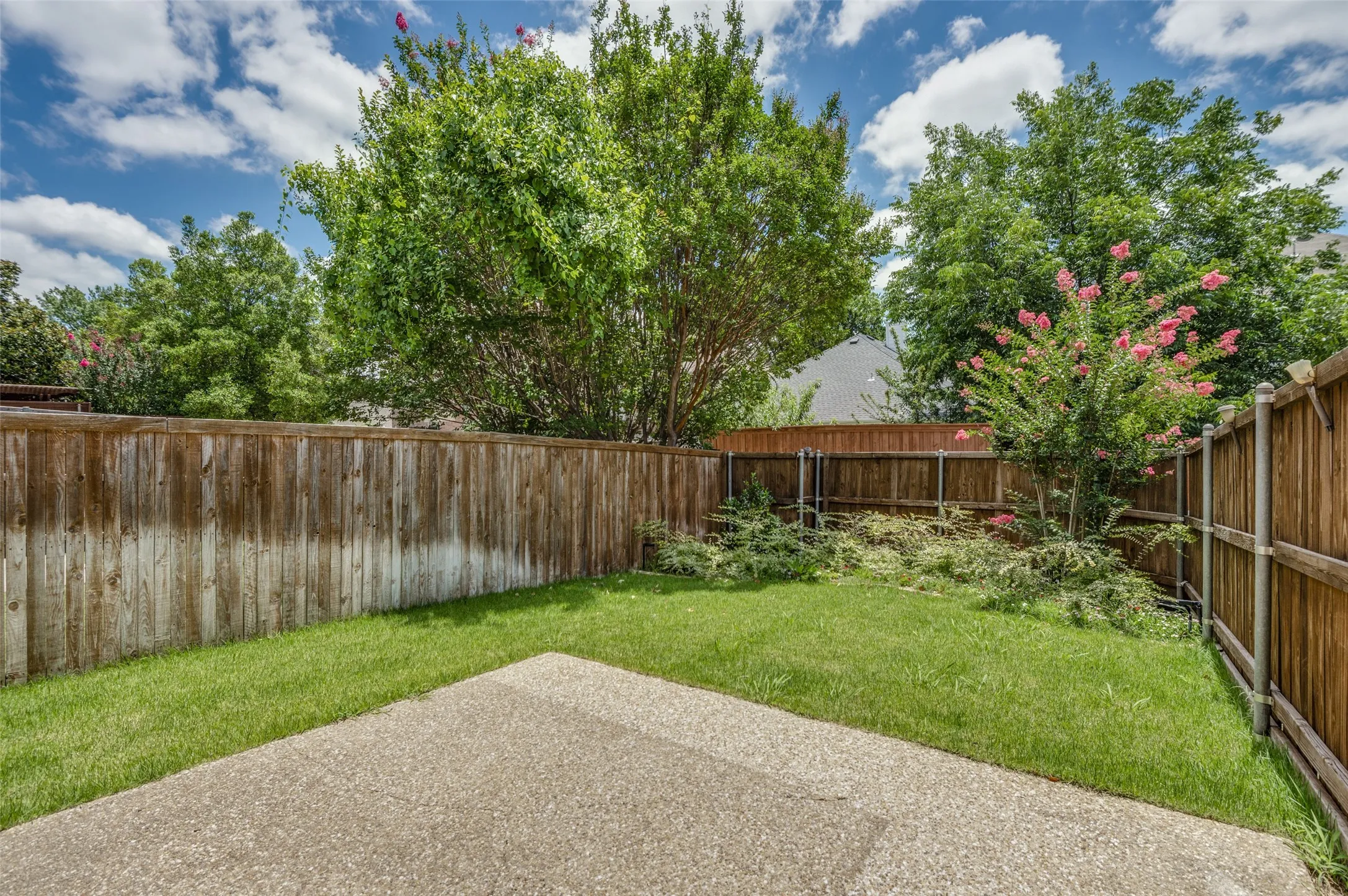 Single Family Residence For Sale in Collin County , 11319 Still Hollow Drive, Frisco, Texas 75035, 4 Bedroom, 3 Bathroom, 2 Garage spaces, 2,392 Sqft, built in 2001, mls#21399240, Real Estate Agent in Frisco, Homes For Sale in Collin county, Homes For Sale in Frisco, Realtor in Frisco Texas, Real Estate Brokerage Independent Realty Texas, Luminita Cordes Realtor