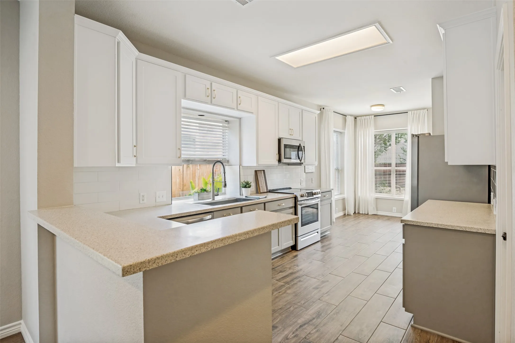 Single Family Residence For Sale in Collin County , 11319 Still Hollow Drive, Frisco, Texas 75035, 4 Bedroom, 3 Bathroom, 2 Garage spaces, 2,392 Sqft, built in 2001, mls#21399240, Real Estate Agent in Frisco, Homes For Sale in Collin county, Homes For Sale in Frisco, Realtor in Frisco Texas, Real Estate Brokerage Independent Realty Texas, Luminita Cordes Realtor