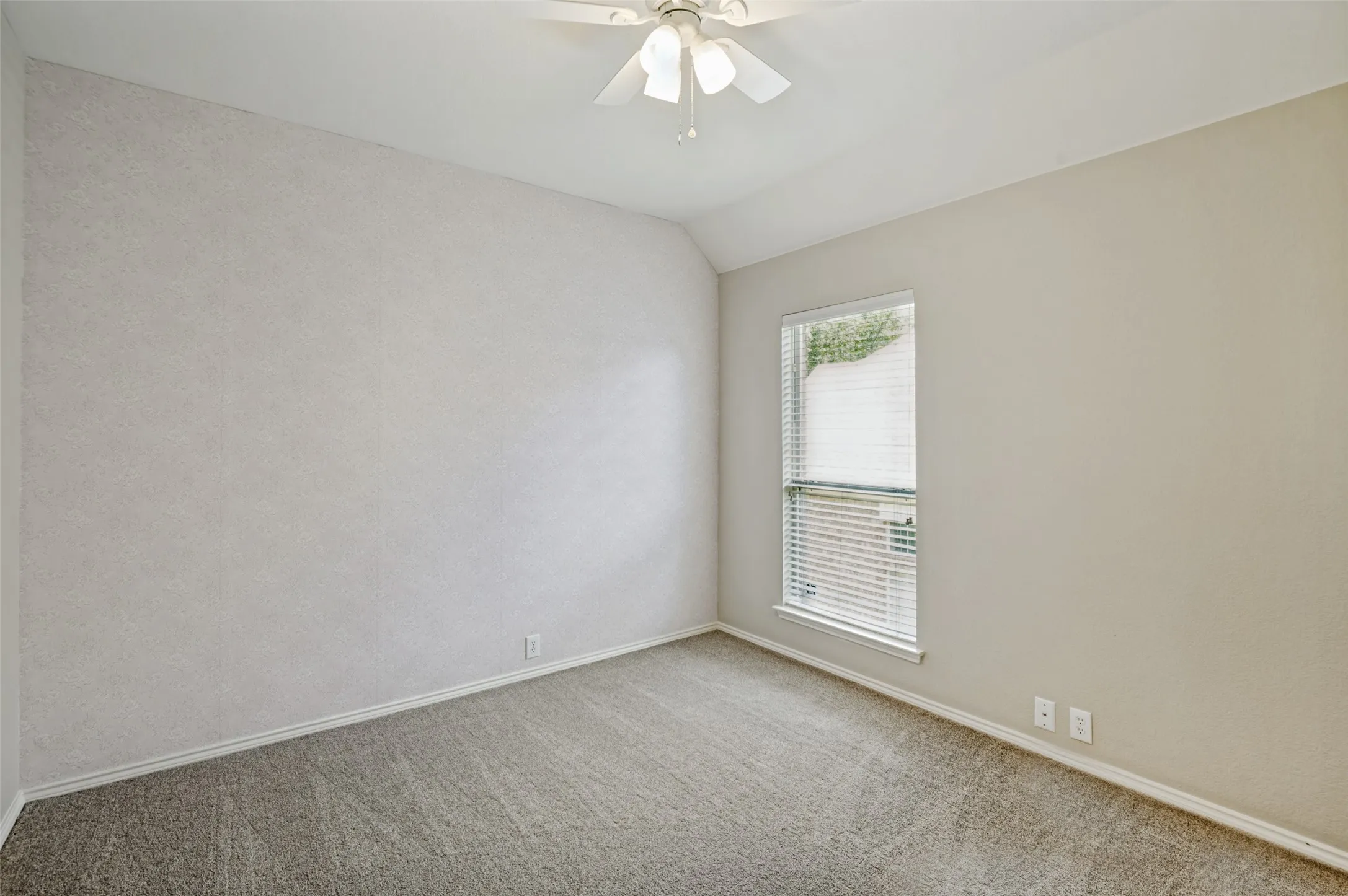 Single Family Residence For Sale in Collin County , 11319 Still Hollow Drive, Frisco, Texas 75035, 4 Bedroom, 3 Bathroom, 2 Garage spaces, 2,392 Sqft, built in 2001, mls#21399240, Real Estate Agent in Frisco, Homes For Sale in Collin county, Homes For Sale in Frisco, Realtor in Frisco Texas, Real Estate Brokerage Independent Realty Texas, Luminita Cordes Realtor